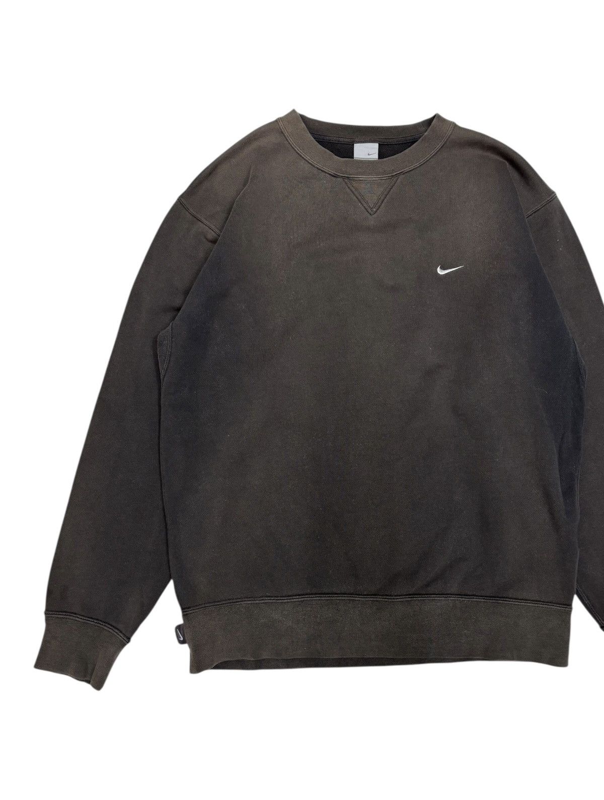 Nike RARE🔥90s VINTAGE NIKE SUN FADED THRASHED SWEATSHIRT Size US M / EU 48-50 / 2 - 4 Thumbnail