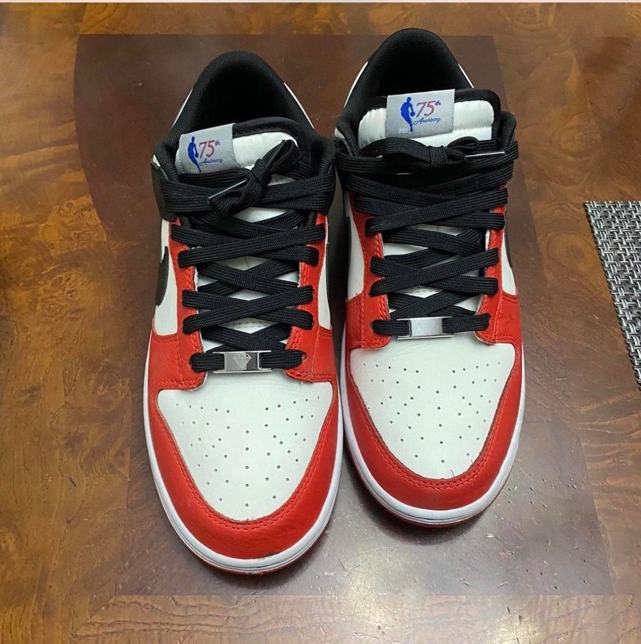 Nike Nike Dunk Low EMB x NBA 75th Anniversary - Bulls 2021 Size US 9.5 / EU 42-43 - 2 Thumbnail