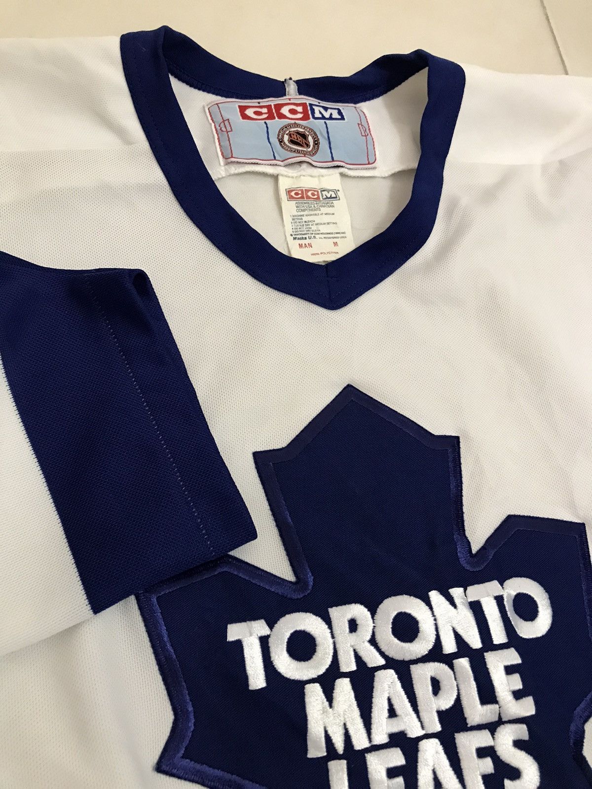 Ccm Rare Ccm 90s Toronto Maple leafs NHL jersey Size Medium Size US M / EU 48-50 / 2 - 8 Thumbnail