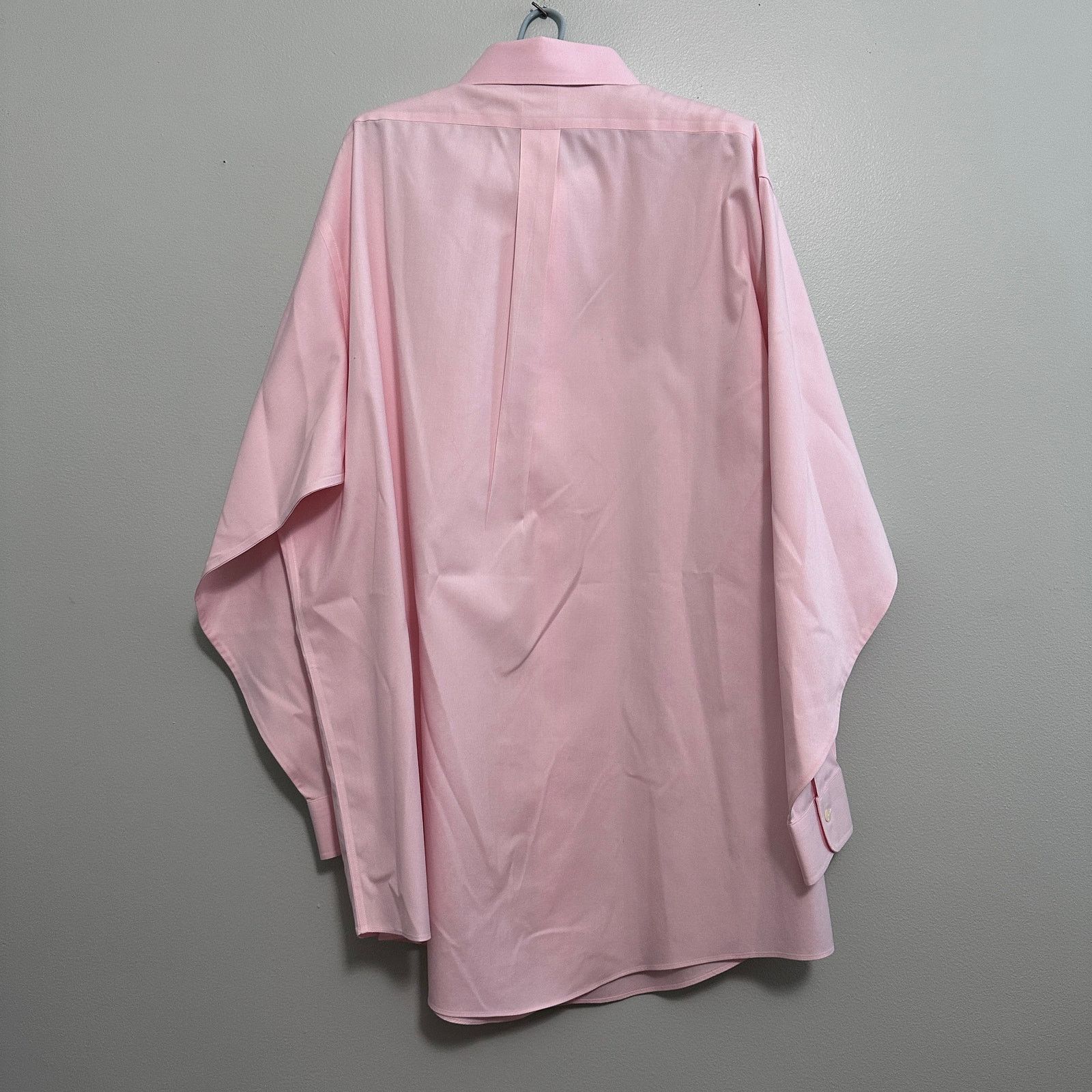 Brooks Brothers Brooks Brothers solid pink traditional fit button down Size US XL / EU 56 / 4 - 3 Thumbnail