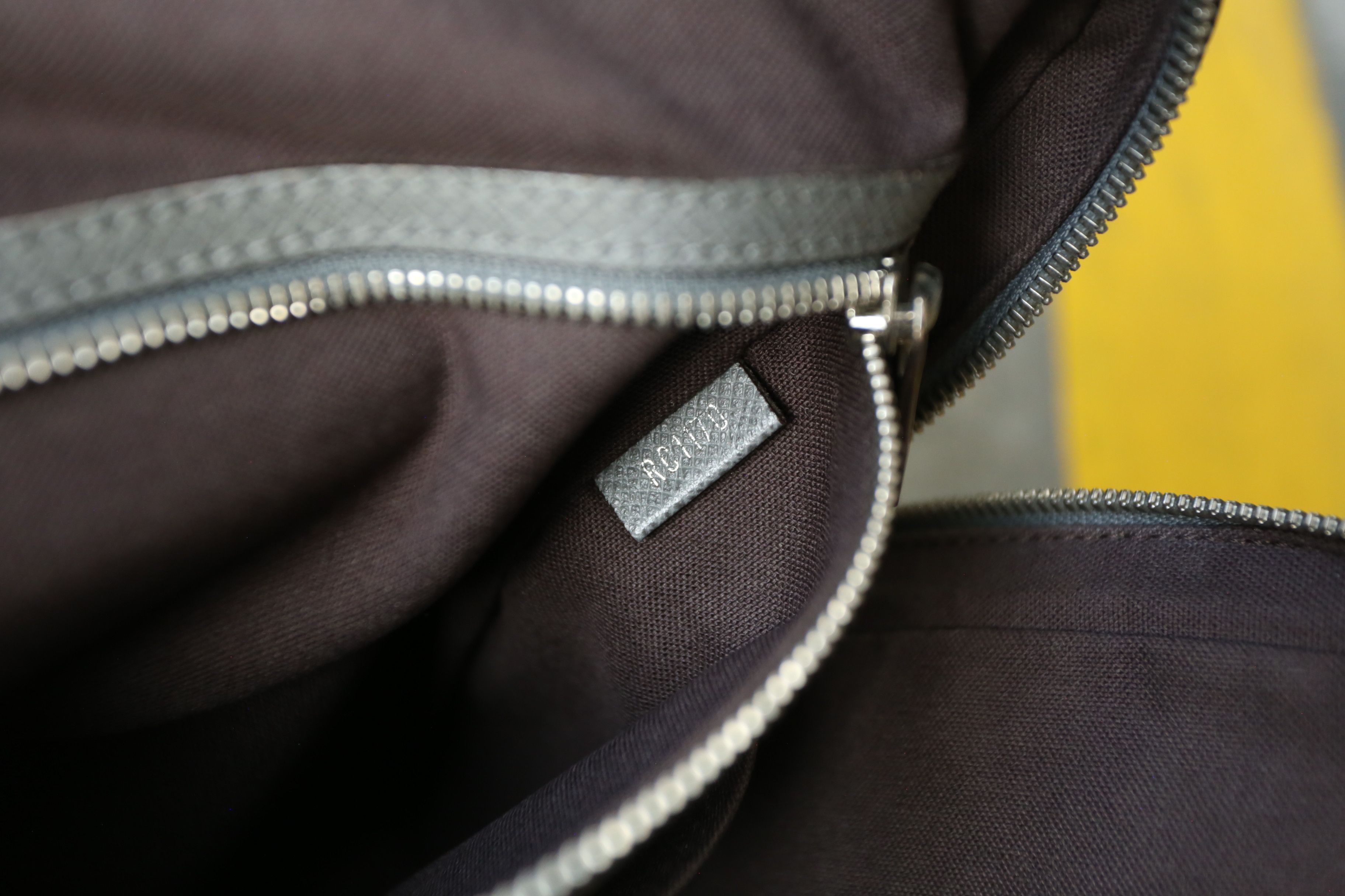 Louis Vuitton Louis Vuitton - Paul Helbers - S/S 10 - Taiga Vassili PM Size ONE SIZE - 21 Thumbnail
