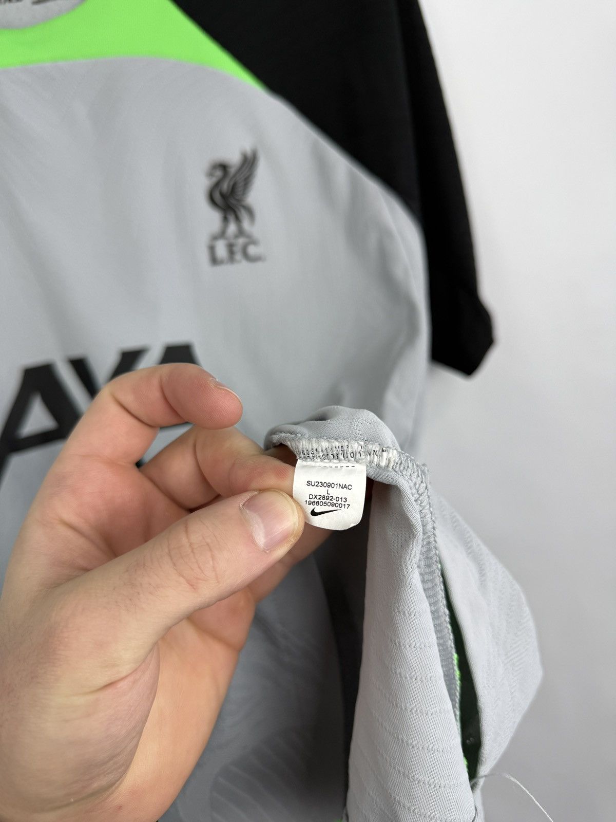 Nike 🏴󠁧󠁢󠁥󠁮󠁧󠁿 23/24 Nike Liverpool LFC Strike Elite Soccer Jersey Y2K Size US L / EU 52-54 / 3 - 11 Thumbnail