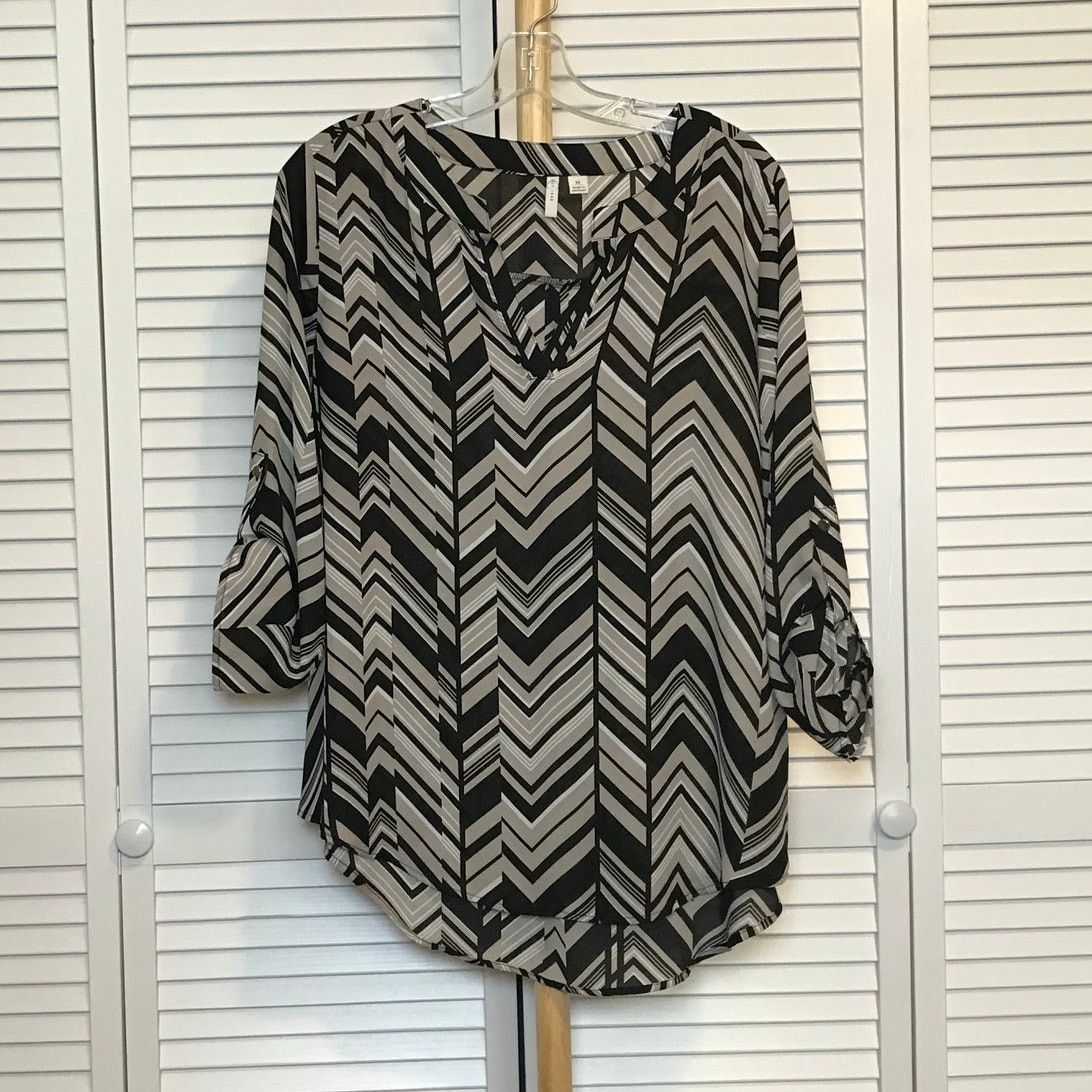 Other Est 1945 Chevron Sheer V-Neck Long Sleeves Blouse M Size M / US 6-8 / IT 42-44 - 1 Thumbnail