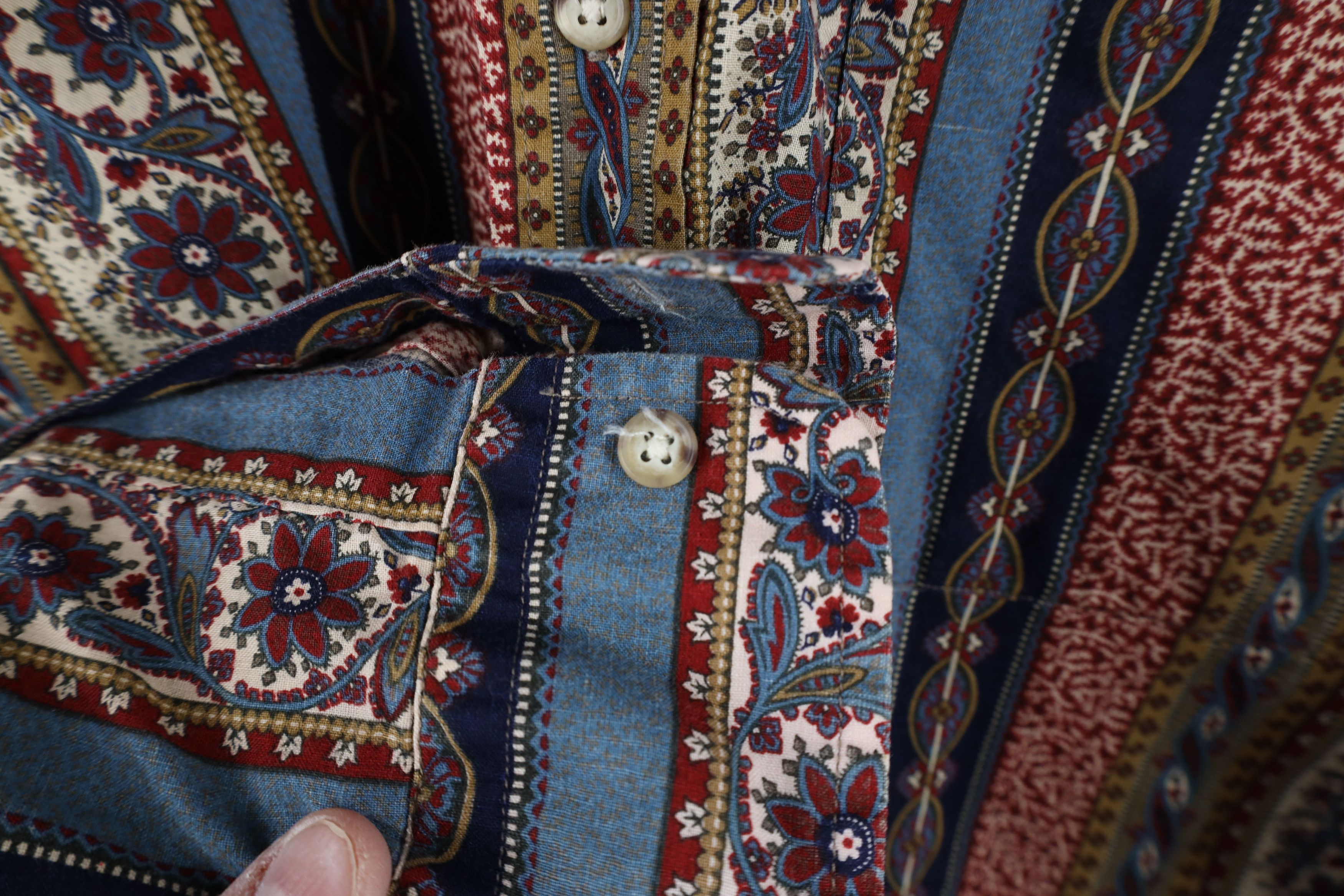 Vintage Vintage 90s Streetwear Tapestry Flower Button Down Shirt USA Size US M / EU 48-50 / 2 - 5 Thumbnail