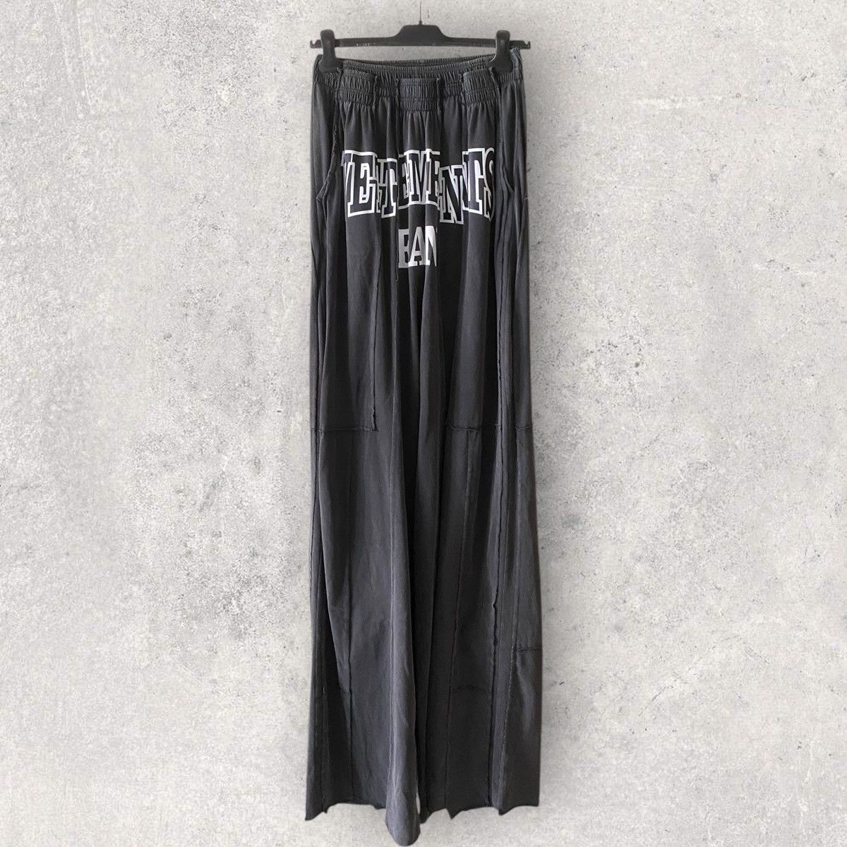 Vetements NWT Fall23 Deconstructed Fan Sweatpants Size US 32 / EU 48 - 2 Thumbnail