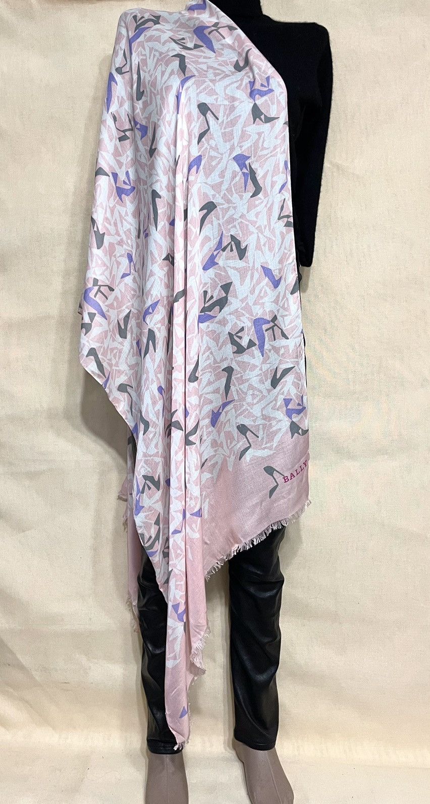 Bally Bally heels viscose pink shawl scarf Size ONE SIZE - 2 Thumbnail