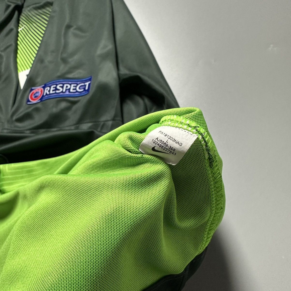 Nike WOLFSBURG NIKE 2019/2020 FOOTBALL HOME JERSEY #9 WEGHORST Size US L / EU 52-54 / 3 - 13 Thumbnail