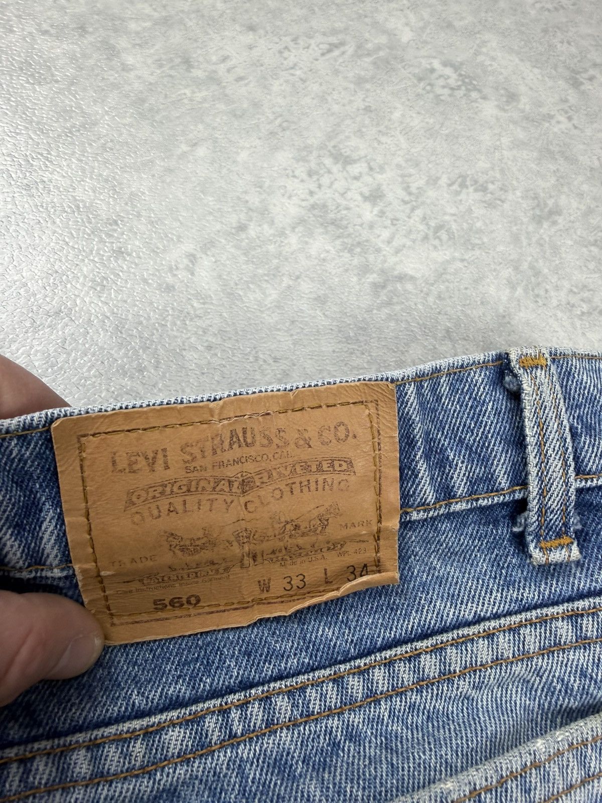 Levi's Vintage Clothing Vintage Levi’s 560 Denim Jeans Size 33x34 Made in USA Size US 33 - 15 Thumbnail