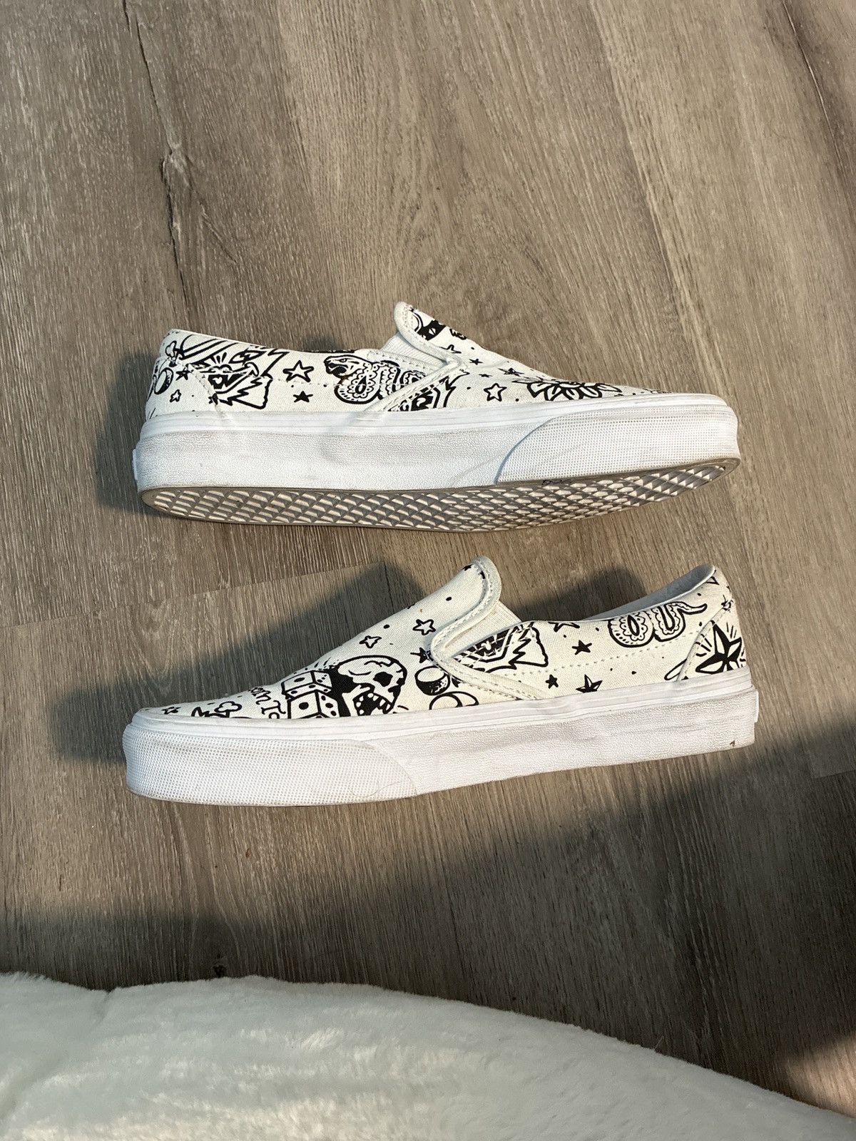 Vans Vans Classic Slip-On Sketch Drawings Size US 7 / EU 40 - 2 Thumbnail