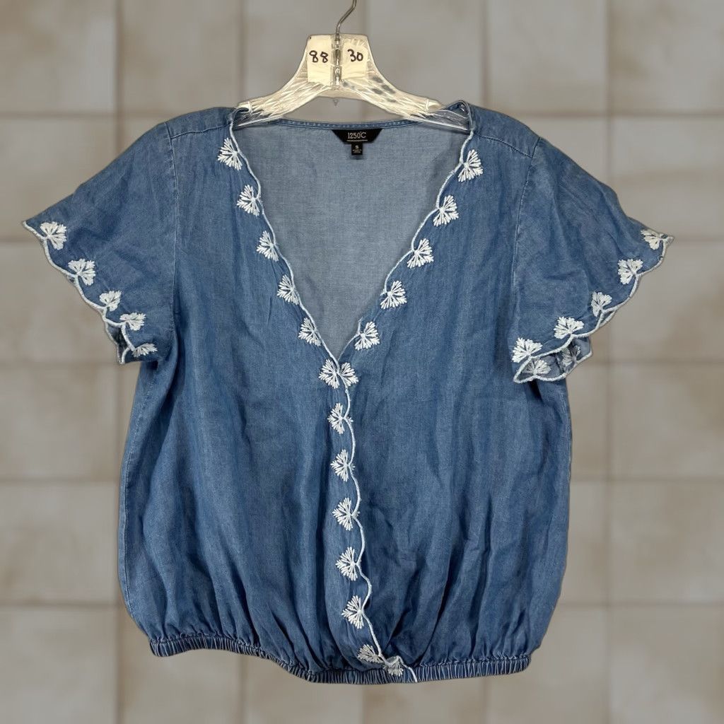 Vintage VINTAGE 1250'C Women's Chambray Shirt Small Casual Bohemian Western Blue Embroidered Lyocell Size S / US 4 / IT 40 - 1 Thumbnail