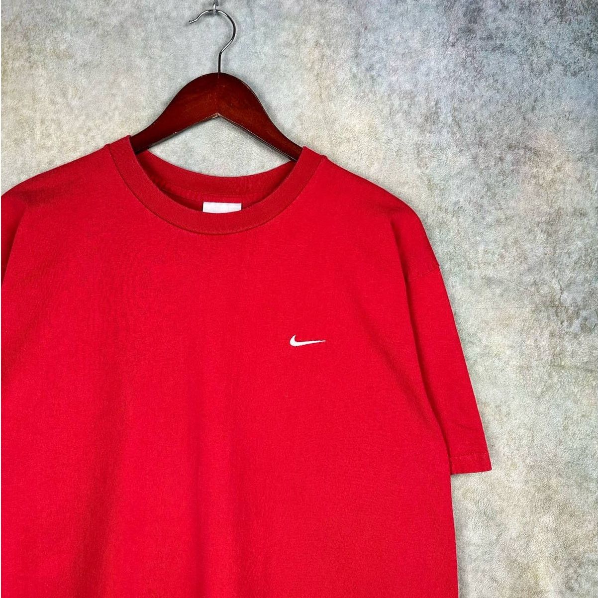 Nike × Vintage Vintage Nike Logo T Shirt Sz L Y2K Red Mini Swoosh Size US L / EU 52-54 / 3 - 2 Thumbnail