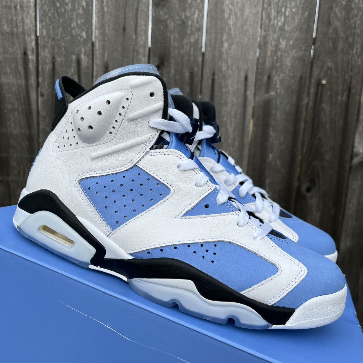 Nike Nike air Jordan 6 UNC size 9.5 Men Size US 9.5 / EU 42-43 - 1 Thumbnail