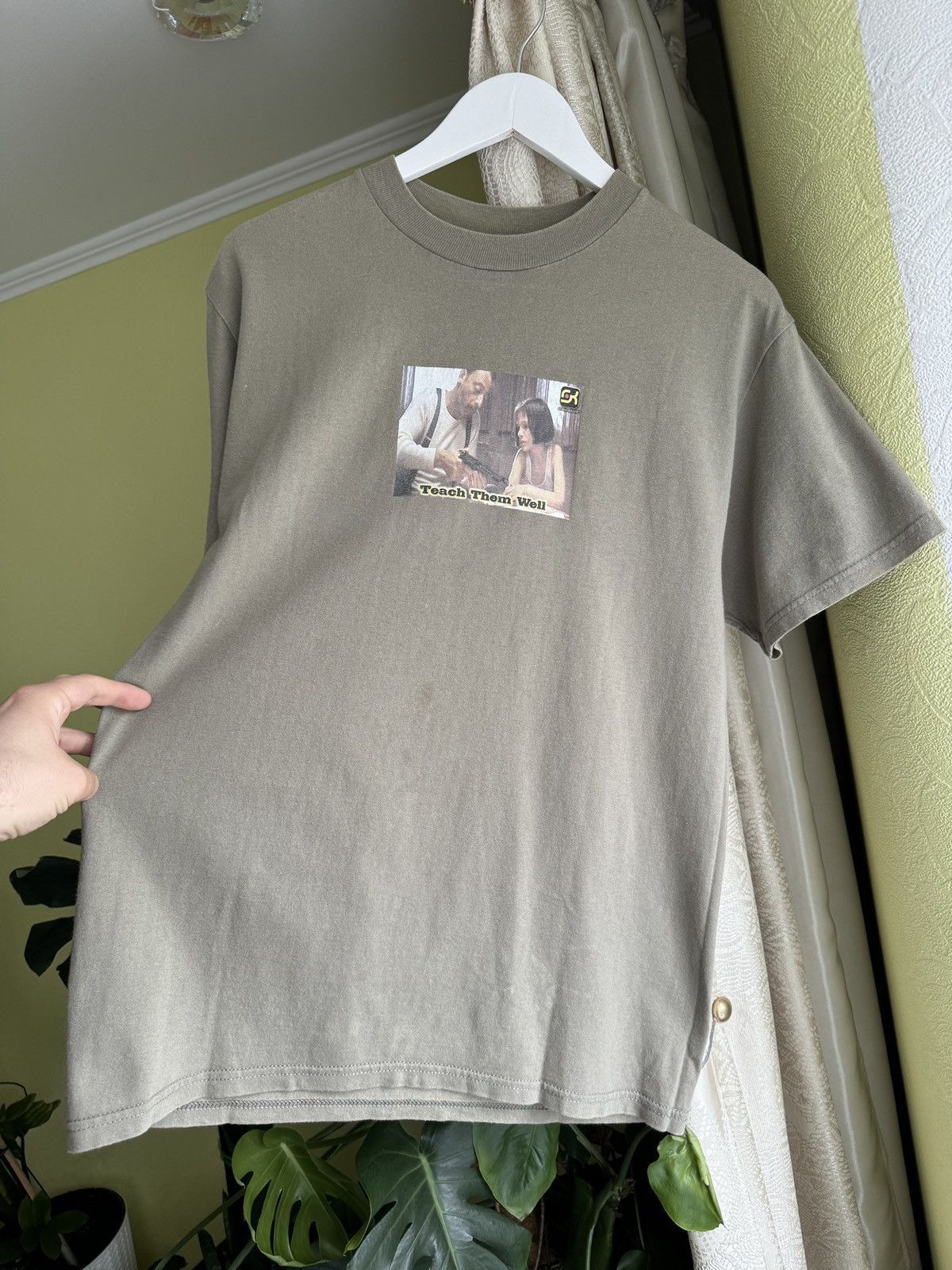 Vintage SERIAL KILLER Leon: The Professional Teach Them Well T Shirt Size US M / EU 48-50 / 2 - 5 Thumbnail