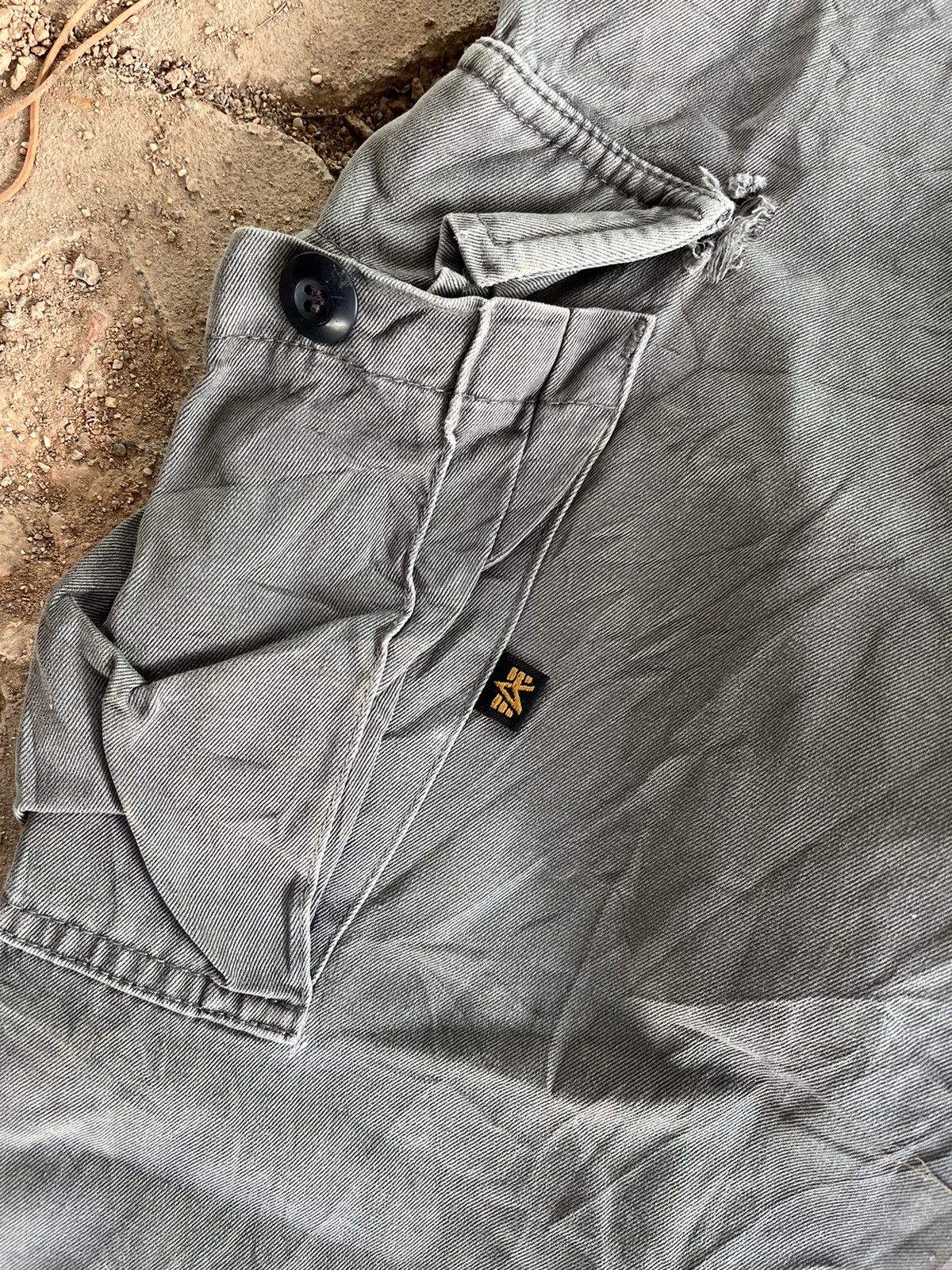 Alpha Industries × Vintage Vintage Alpha Industry Olive Military Cargopant Size US 28 / EU 44 - 15 Thumbnail