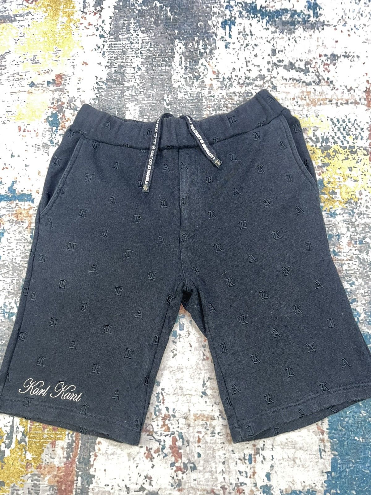 Karl Kani Karl Kani Short Sweat With All Over Micro Embroidery Size US 30 / EU 46 - 2 Thumbnail