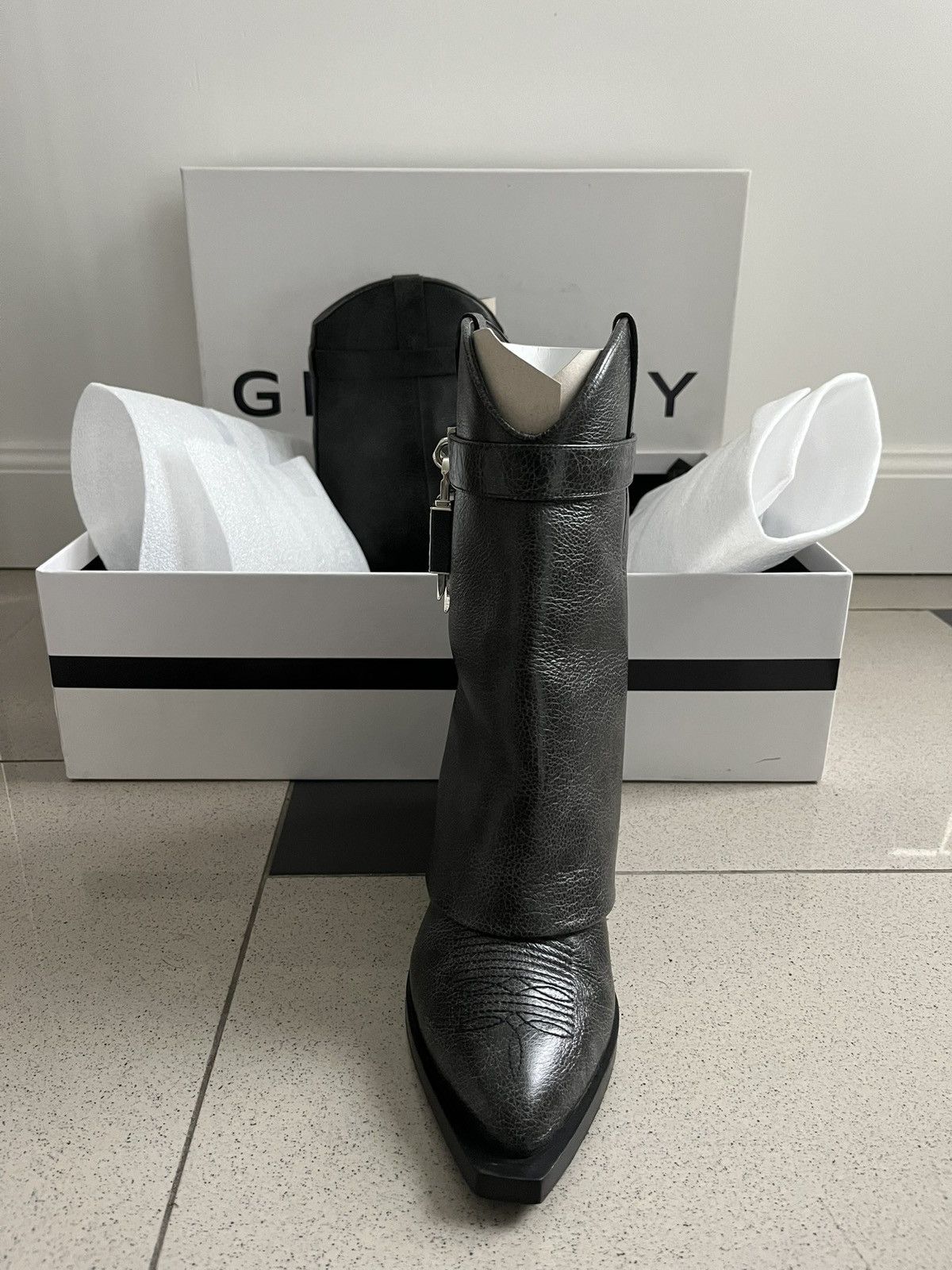 Givenchy Givenchy Shark santiague Size US 8 / IT 38 - 9 Thumbnail