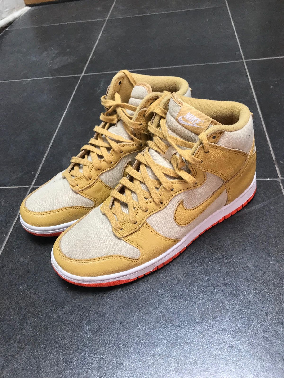 Nike Nike Dunk High Wheat Gold And Safety Orange Size US 10 / EU 43 - 1 Thumbnail