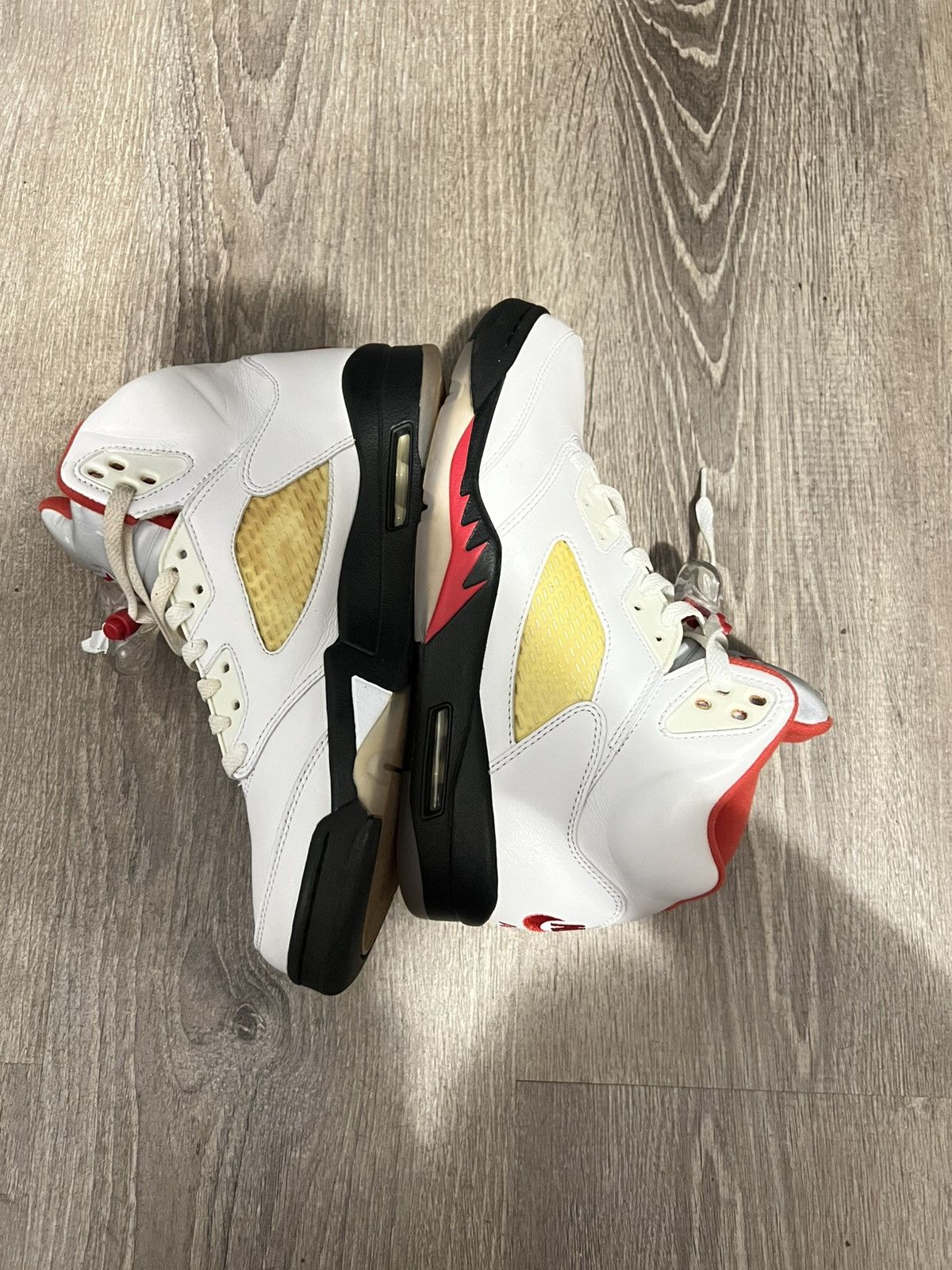 Jordan Brand Air Jordan 5 retro White Fire Red 2020 Size US 8.5 / EU 41-42 - 4 Thumbnail