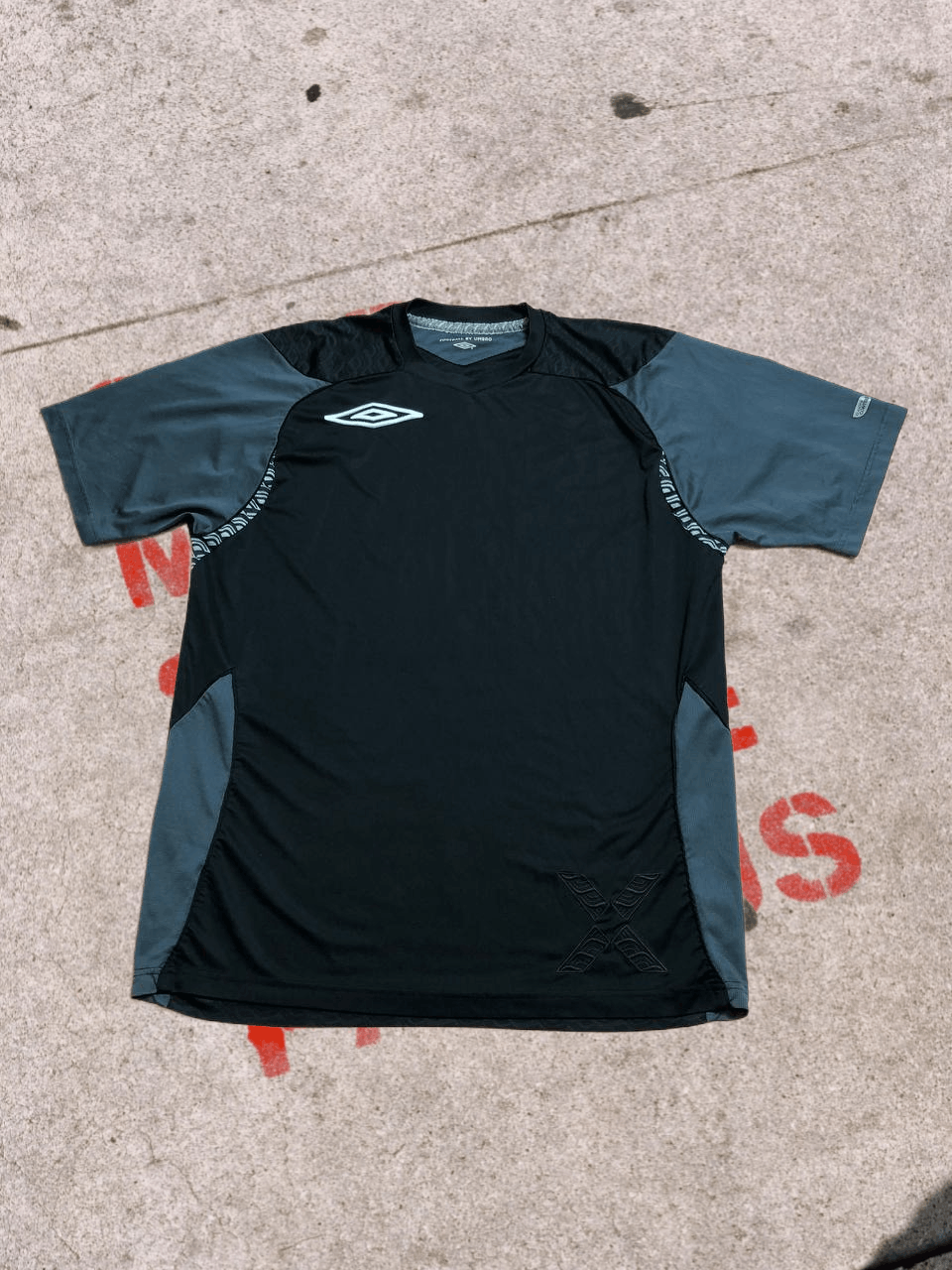 Umbro UMBRO VINATGE TRAINING SHORT SLEEVE TEE SMALL LOGO Size US XL / EU 56 / 4 - 1 Thumbnail