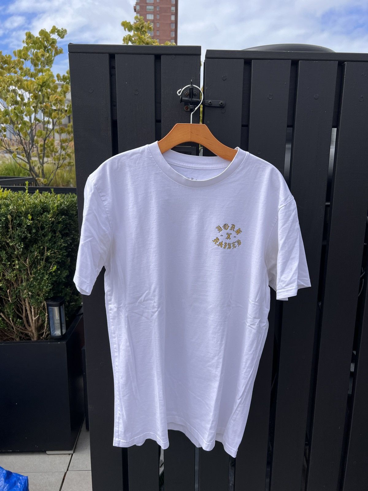 MR CARTOON BORN RAISED PELON TEE WHITE 白 