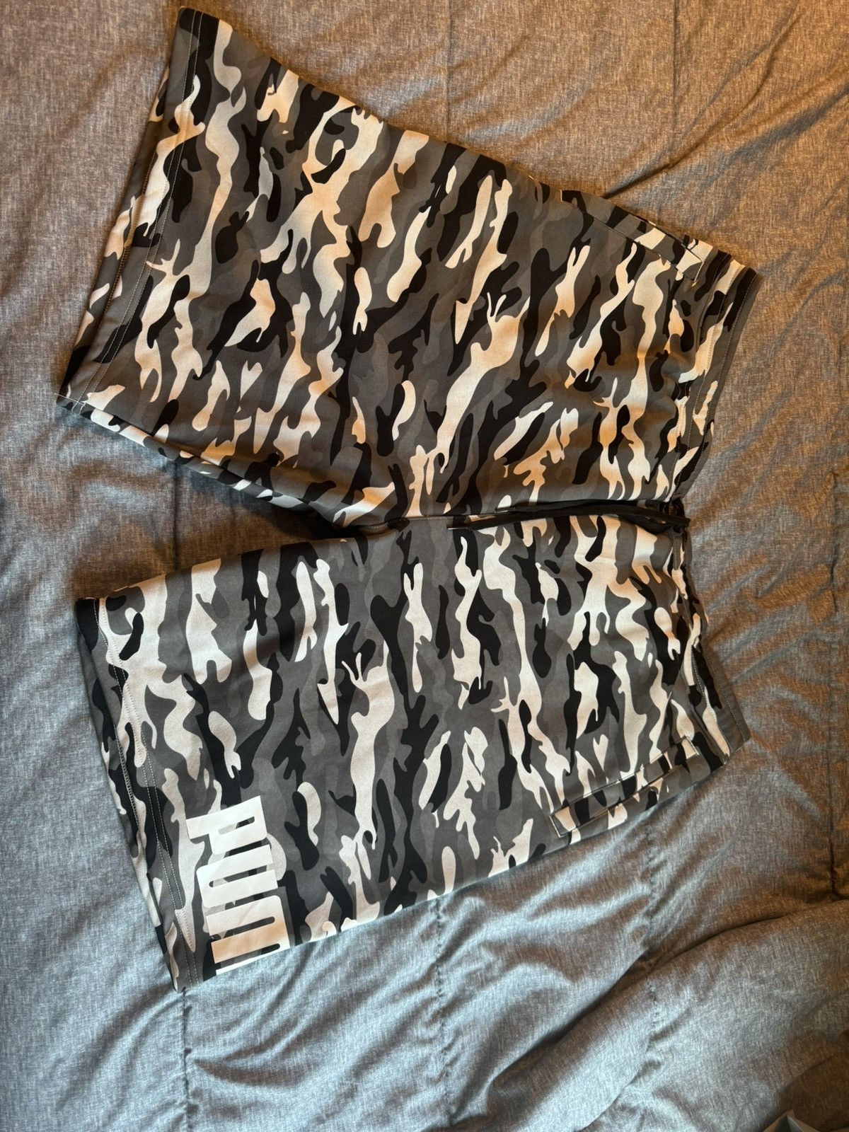 Puma Black and white PUMA shorts Size US 44 / EU 60 - 1 Thumbnail