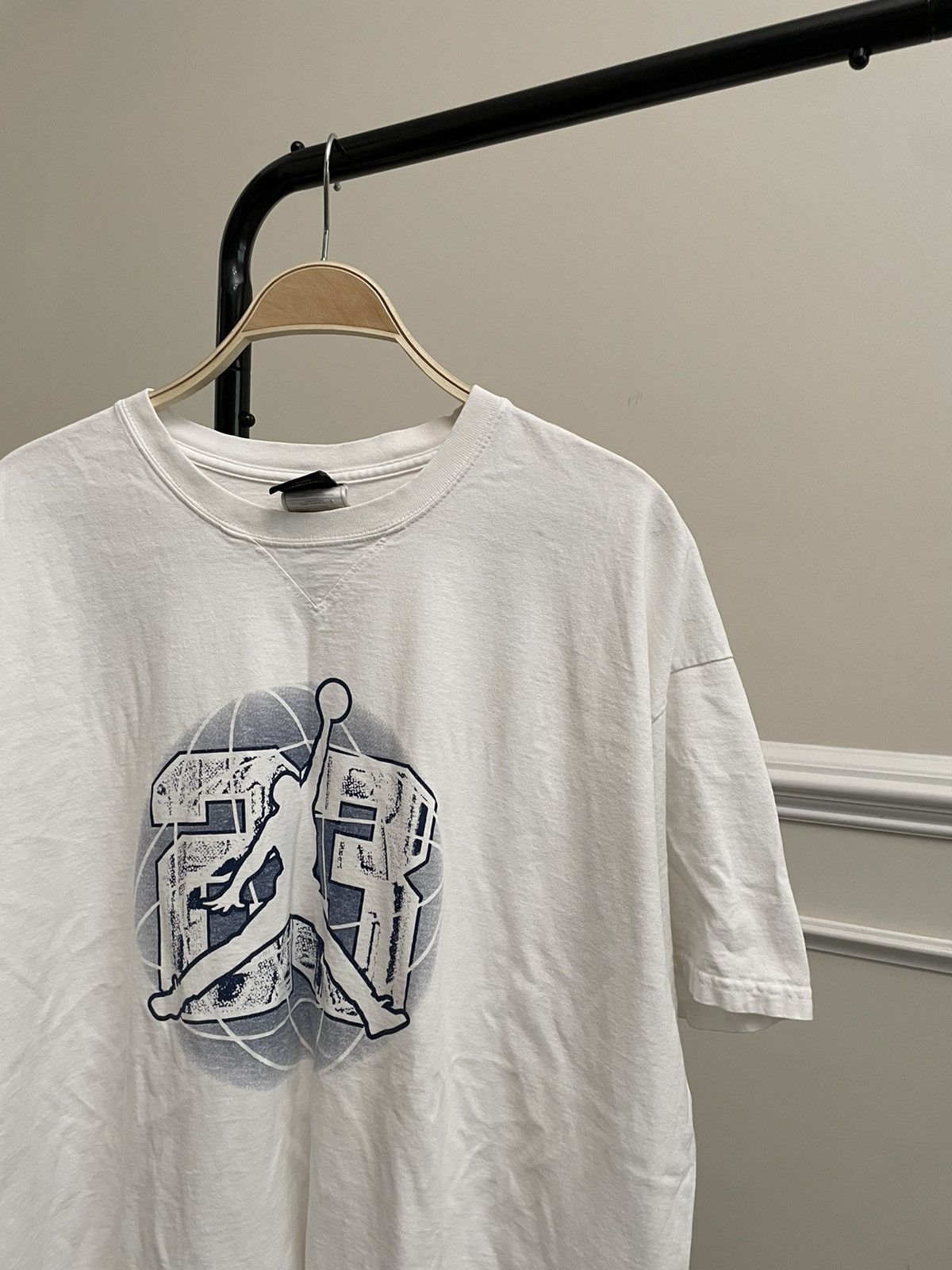 Vintage Vintage Y2K White Nike Art Tee Shirt Size US XXL / EU 58 / 5 - 2 Thumbnail