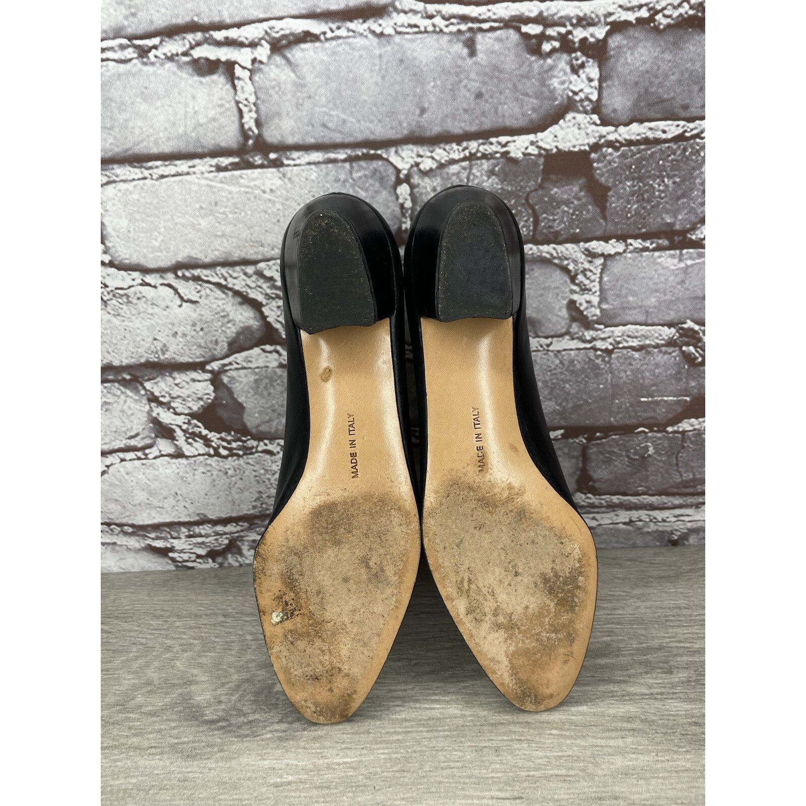 Salvatore Ferragamo Salvatore Ferragamo Black Leather Gold Bow Designer VTG Heel Size US 6 / IT 36 - 8 Thumbnail