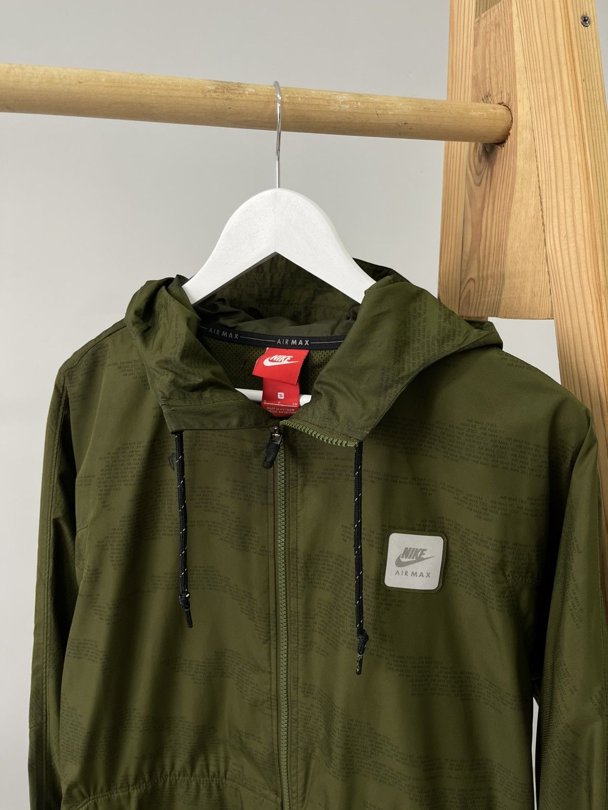 Nike Nike Air Max Woven Monogram Packable Windbreaker Jacket Size US S / EU 44-46 / 1 - 3 Thumbnail