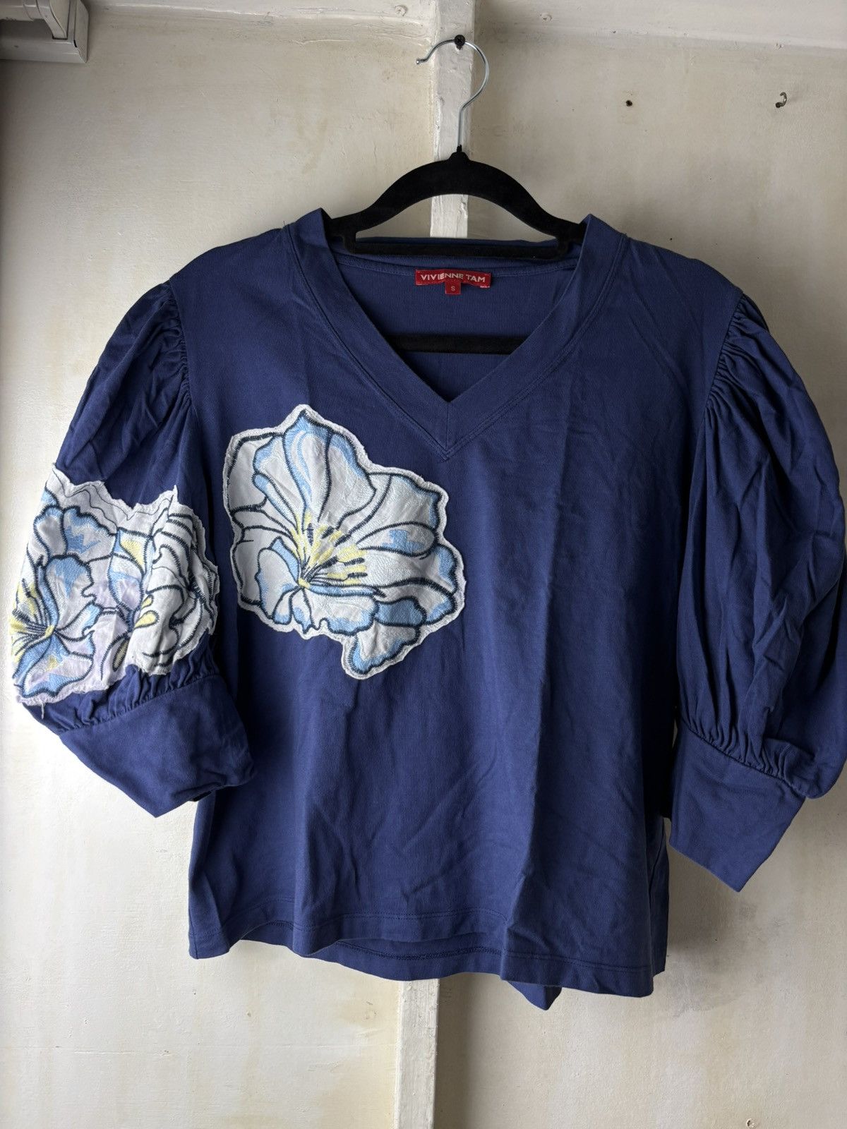 Vivienne Tam Vivienne Tam V-neck pullover puff sleeves and floral patch Size S / US 4 / IT 40 - 1 Thumbnail