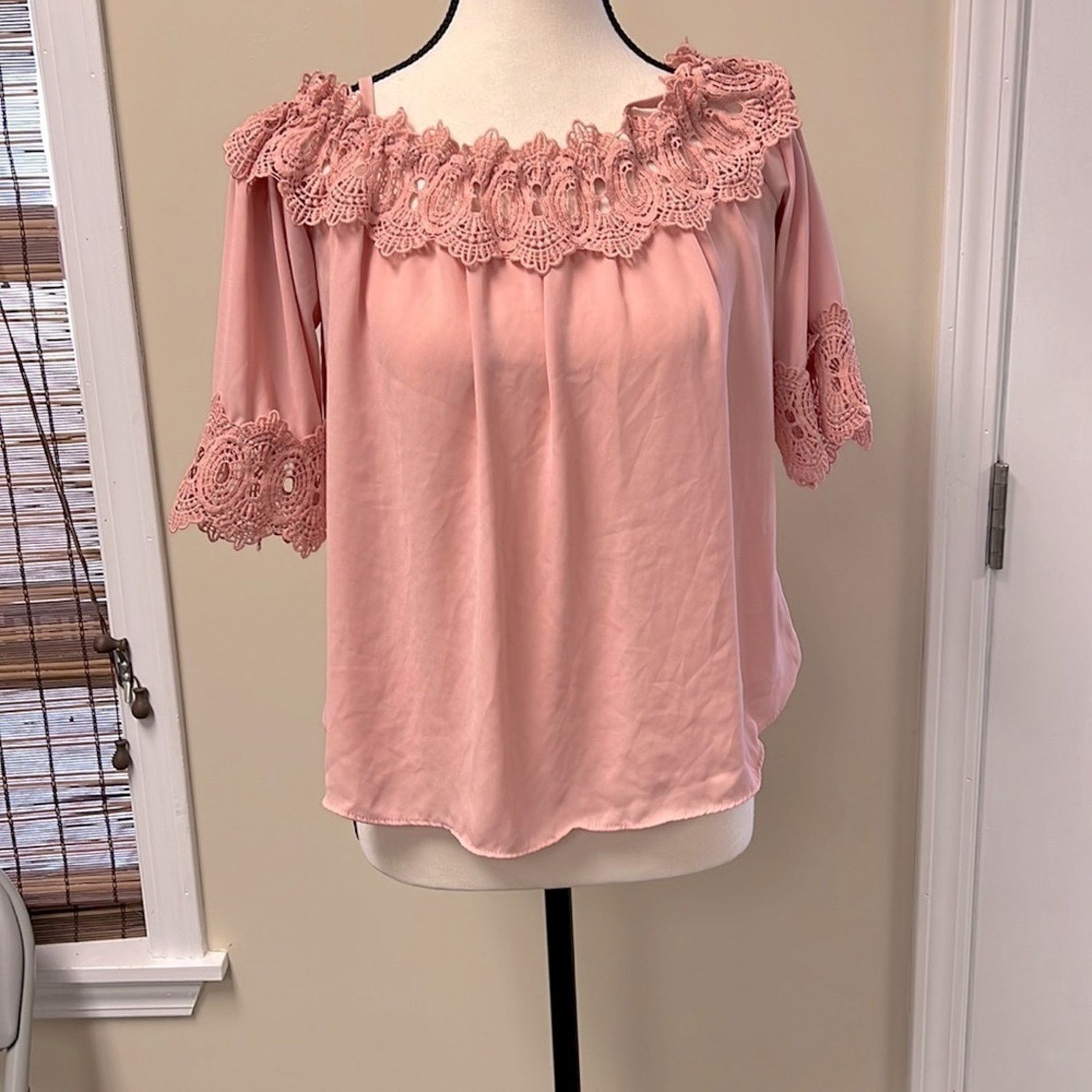 Other By & By off the shoulder silky blouse Size M / US 6-8 / IT 42-44 - 2 Thumbnail