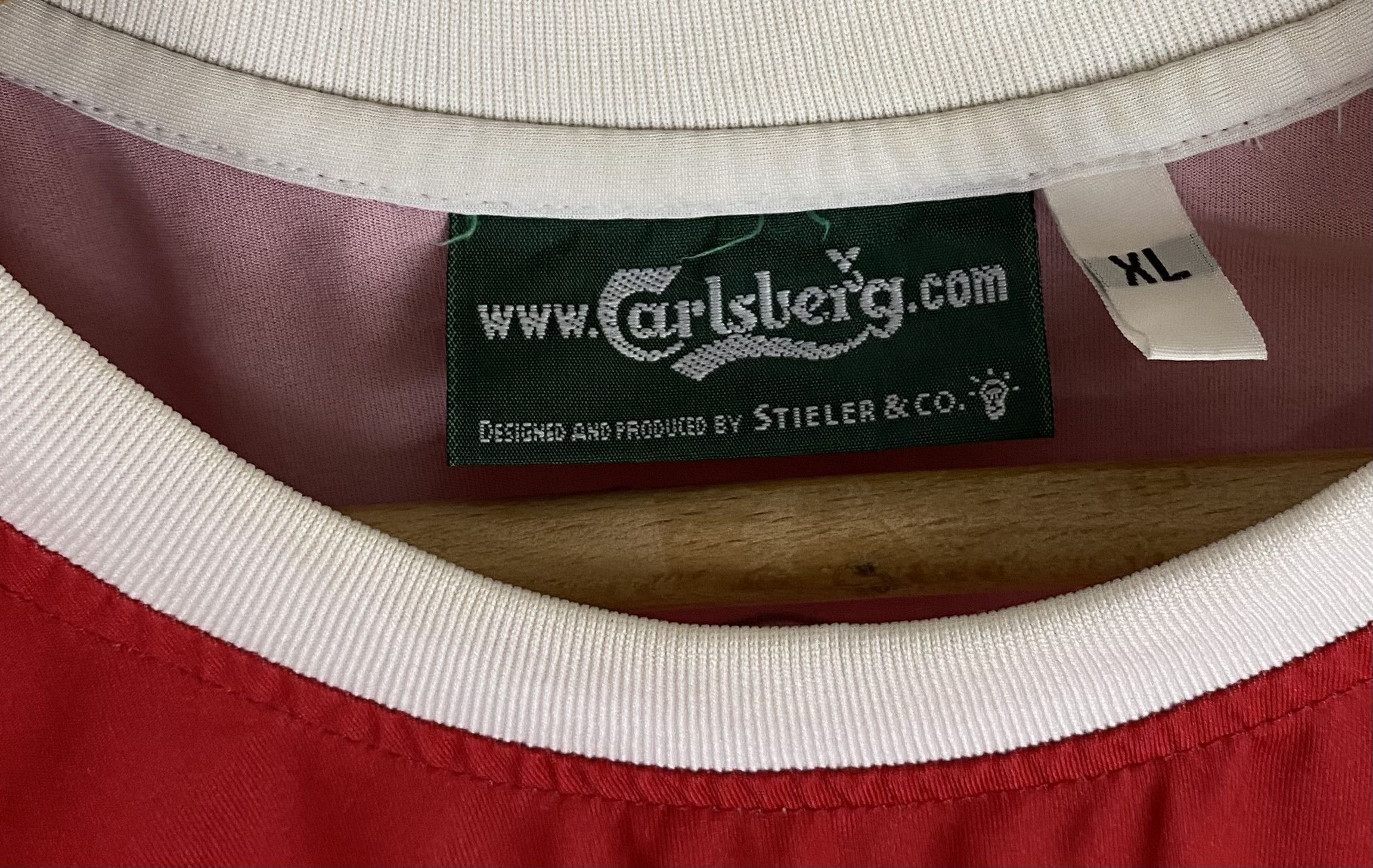 Vintage 90s Vintage SUISSE Carlsberg Red Soccer Jersey M491 Size US XL / EU 56 / 4 - 6 Thumbnail
