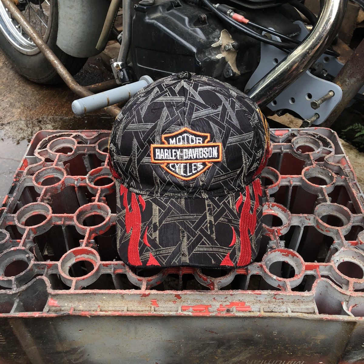 Harley Davidson 🔥RARE🔥 Vintage Harley Davidson Spell Out Flame Hat Size ONE SIZE - 3 Thumbnail