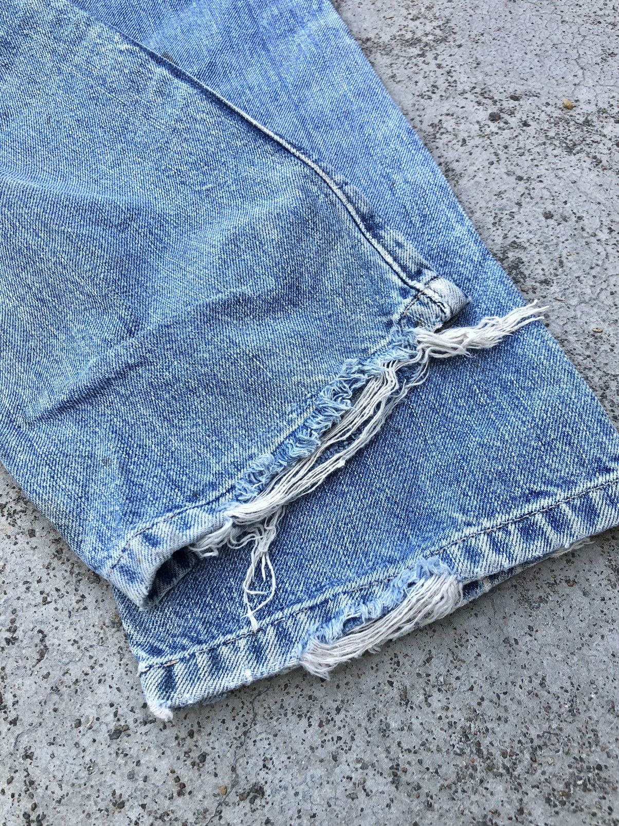 Levi's VINTAGE LEVIS SELVEDGE DISTRESSED DENIM Size US 26 / EU 42 - 6 Thumbnail