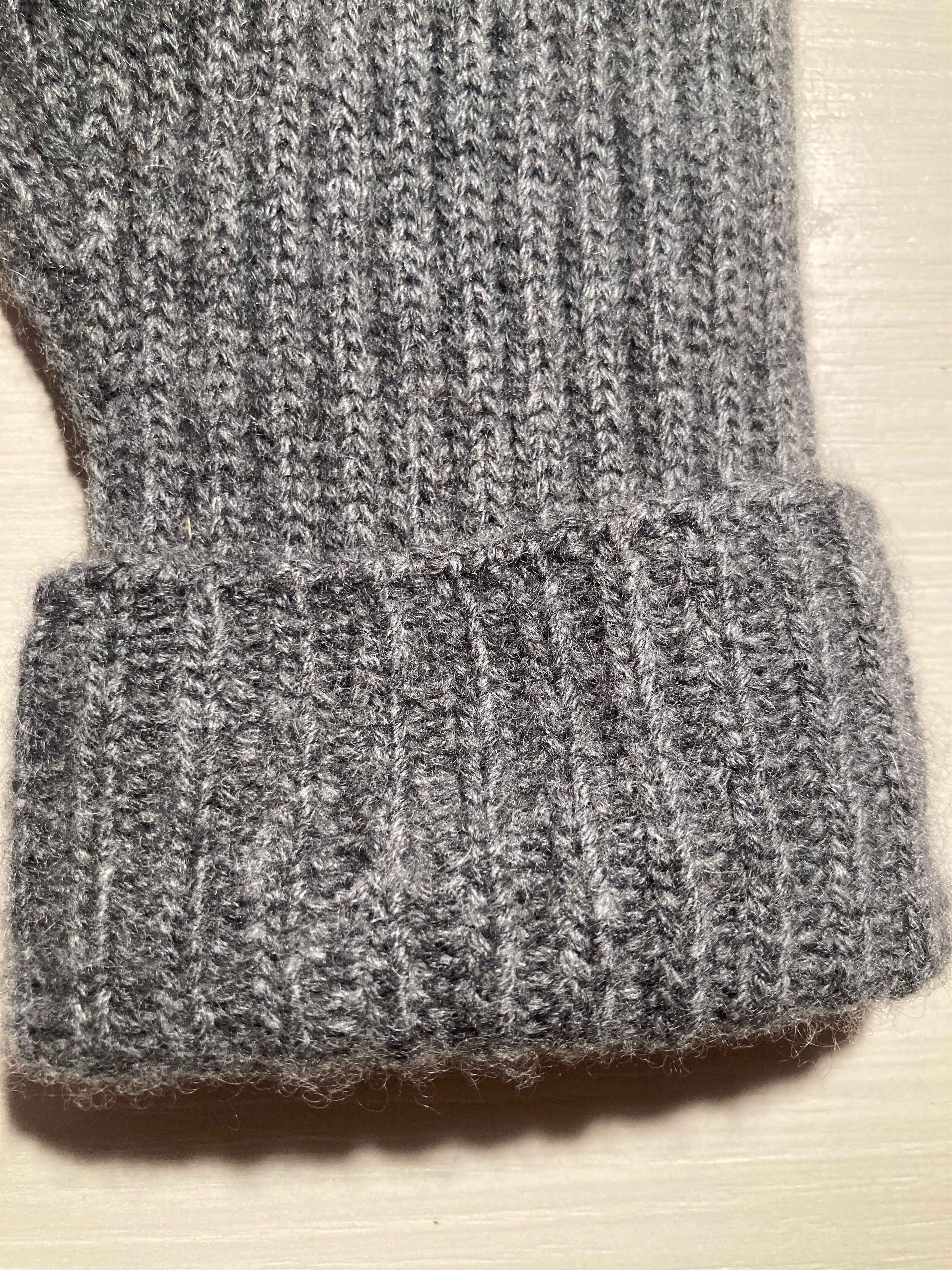 Johnstons Of Elgin Johnstons of Elgin 100% cashmere gloves in grey Size ONE SIZE - 5 Thumbnail
