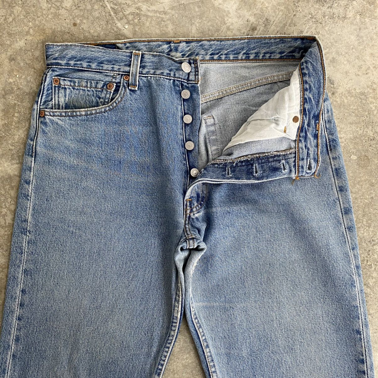 Levi's Size 32x29.5 Vintage Early 2000 Levis 501 Washed Blue Jeans Size US 32 / EU 48 - 7 Thumbnail