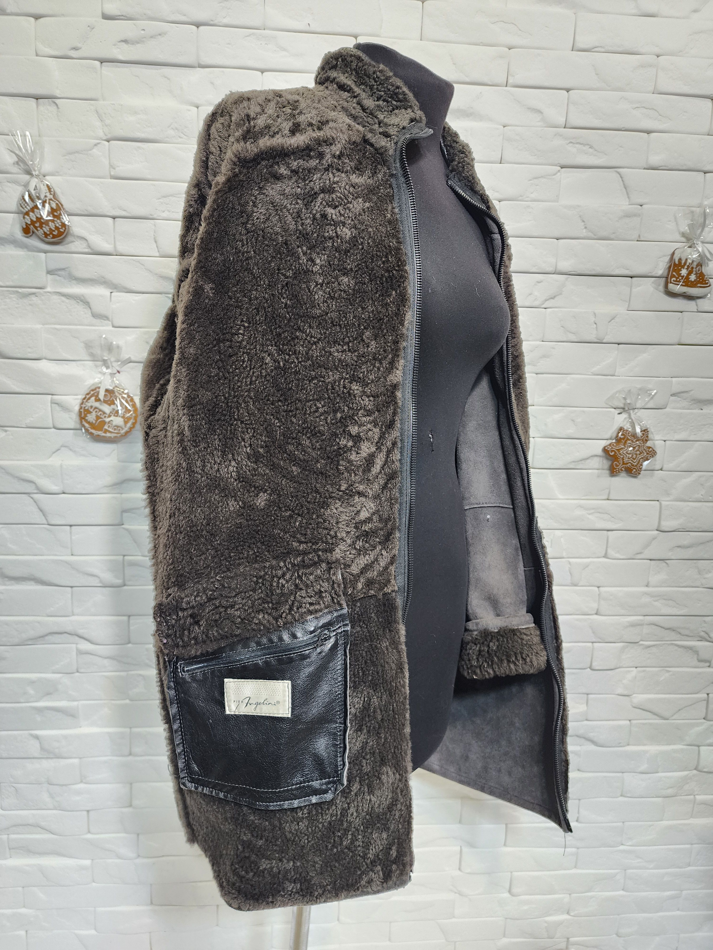 Uniqlo Men's Gray Sheepskin Coat: Genuine Fur, Zippered Size US L / EU 52-54 / 3 - 10 Thumbnail