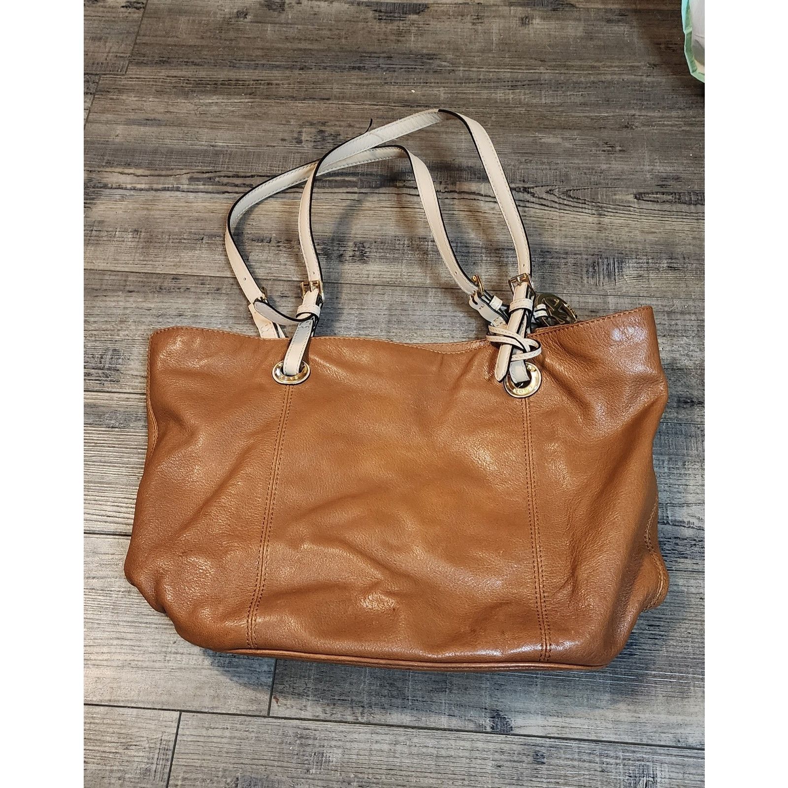 Michael Kors Michael Kors Brown Leather Purse 1 Spot Inside Strap Worn Y Size ONE SIZE - 3 Thumbnail