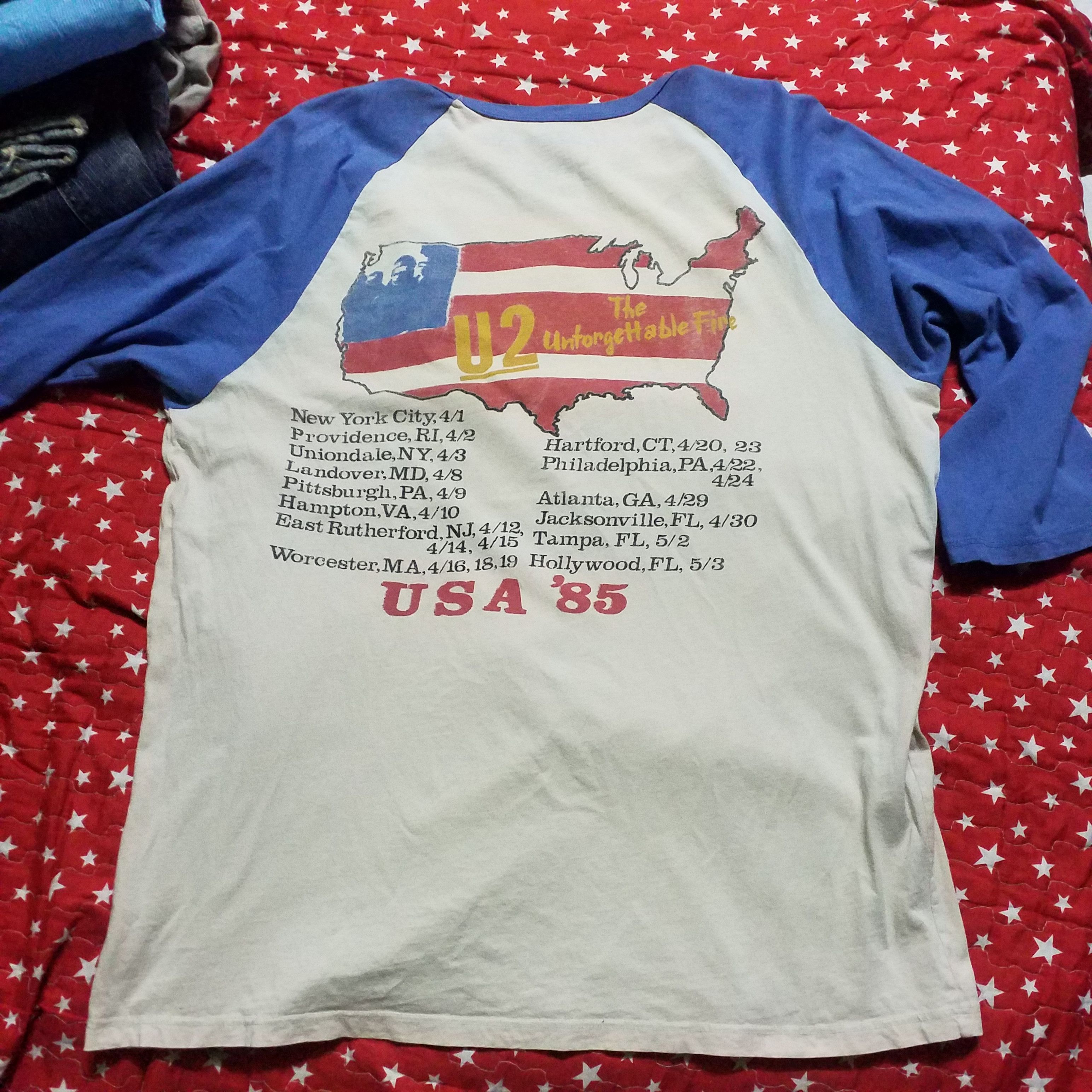 Band Tees RAGLAN U2 ON TOUR 1985 THE UNFORGETTABLE FIRE Size US L / EU 52-54 / 3 - 5 Thumbnail