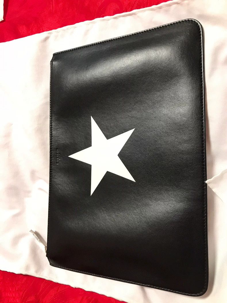 Givenchy Givenchy Rare Edition Star-shaped Men's Handbag Purchased Size ONE SIZE - 1 Thumbnail