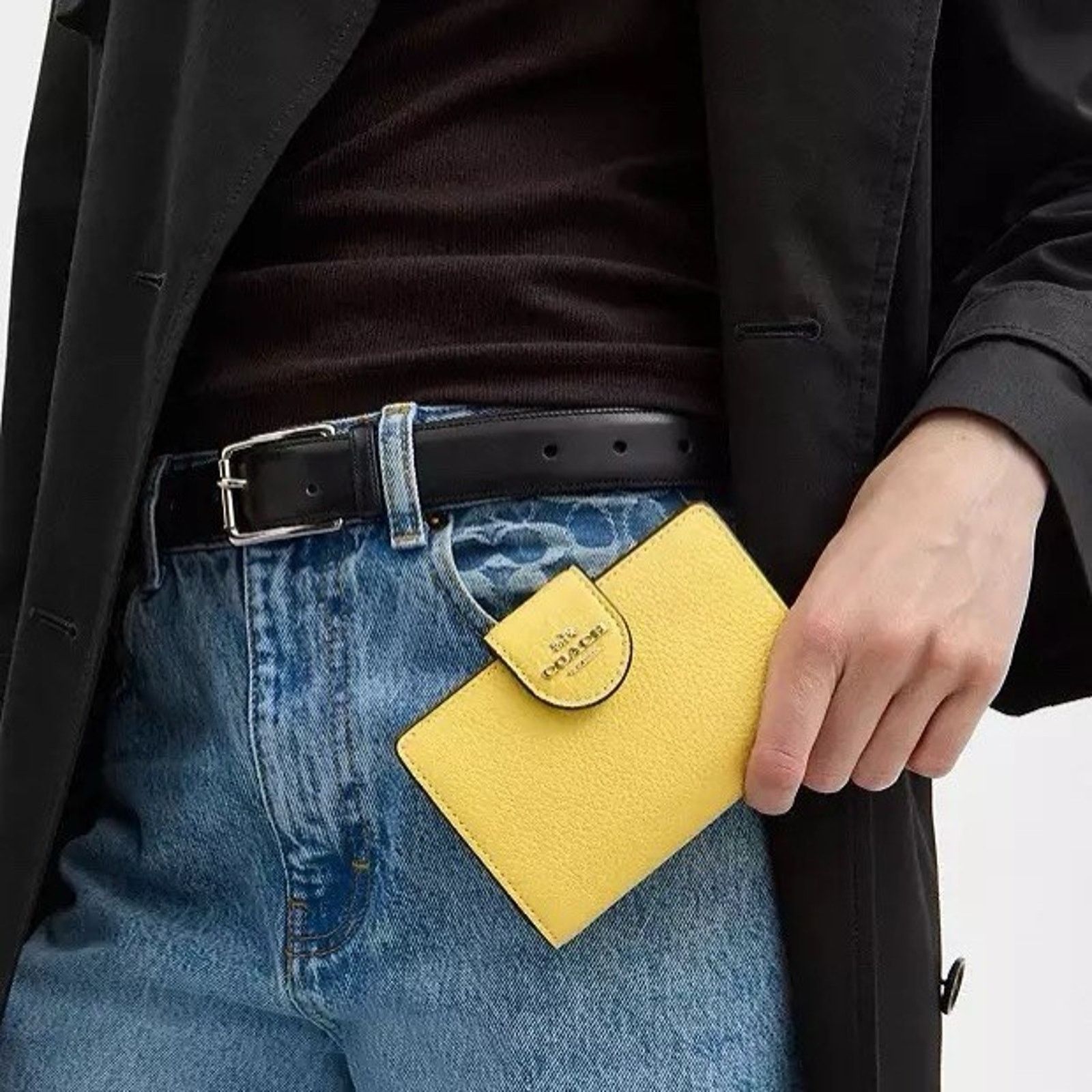 Coach NWT Coach Medium Corner Zip Wallet leather CBO41 Yellow Size ONE SIZE - 7 Thumbnail
