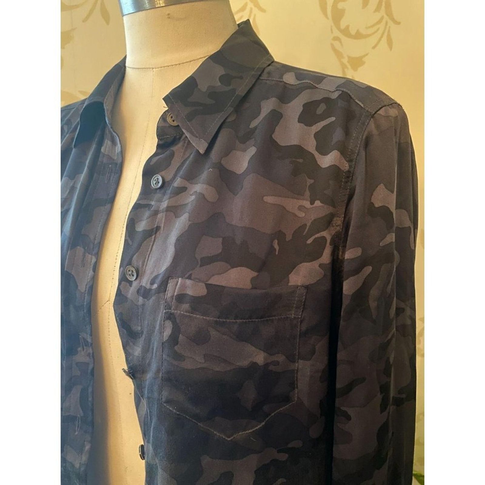 Equipment Equipment 100% Silk Green Camo Ladies Medium Size M / US 6-8 / IT 42-44 - 2 Thumbnail