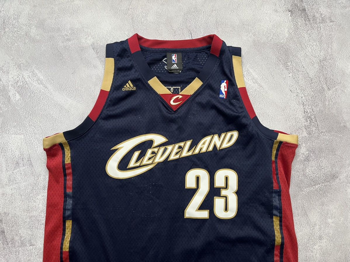 Adidas × NBA × Vintage Vintage Adidas NBA Cleveland James 23 Jersey Size US XL / EU 56 / 4 - 3 Thumbnail