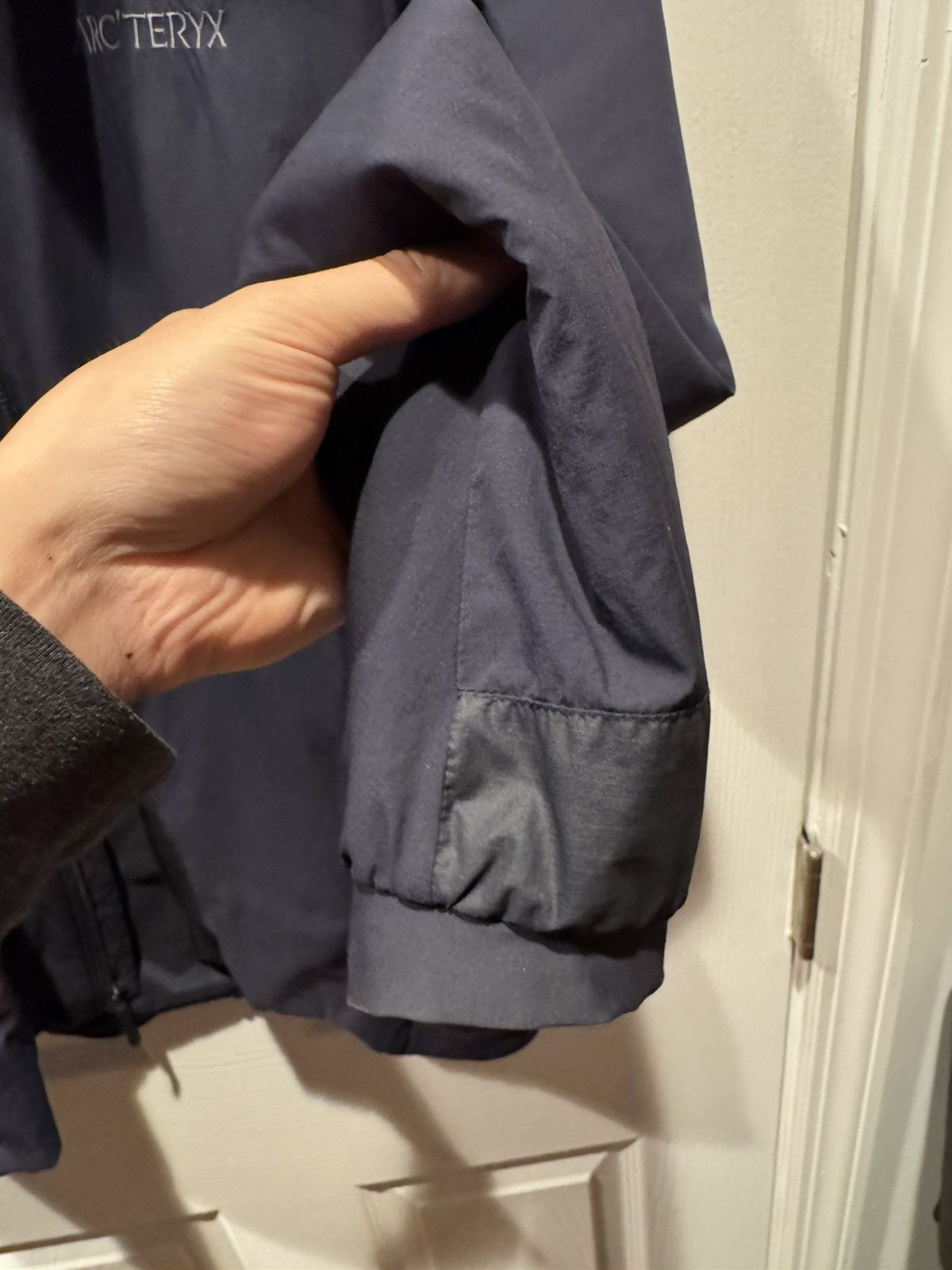 Arc'teryx Black sapphire Arc’teryx atom jacket, size men’s small Size US S / EU 44-46 / 1 - 7 Thumbnail