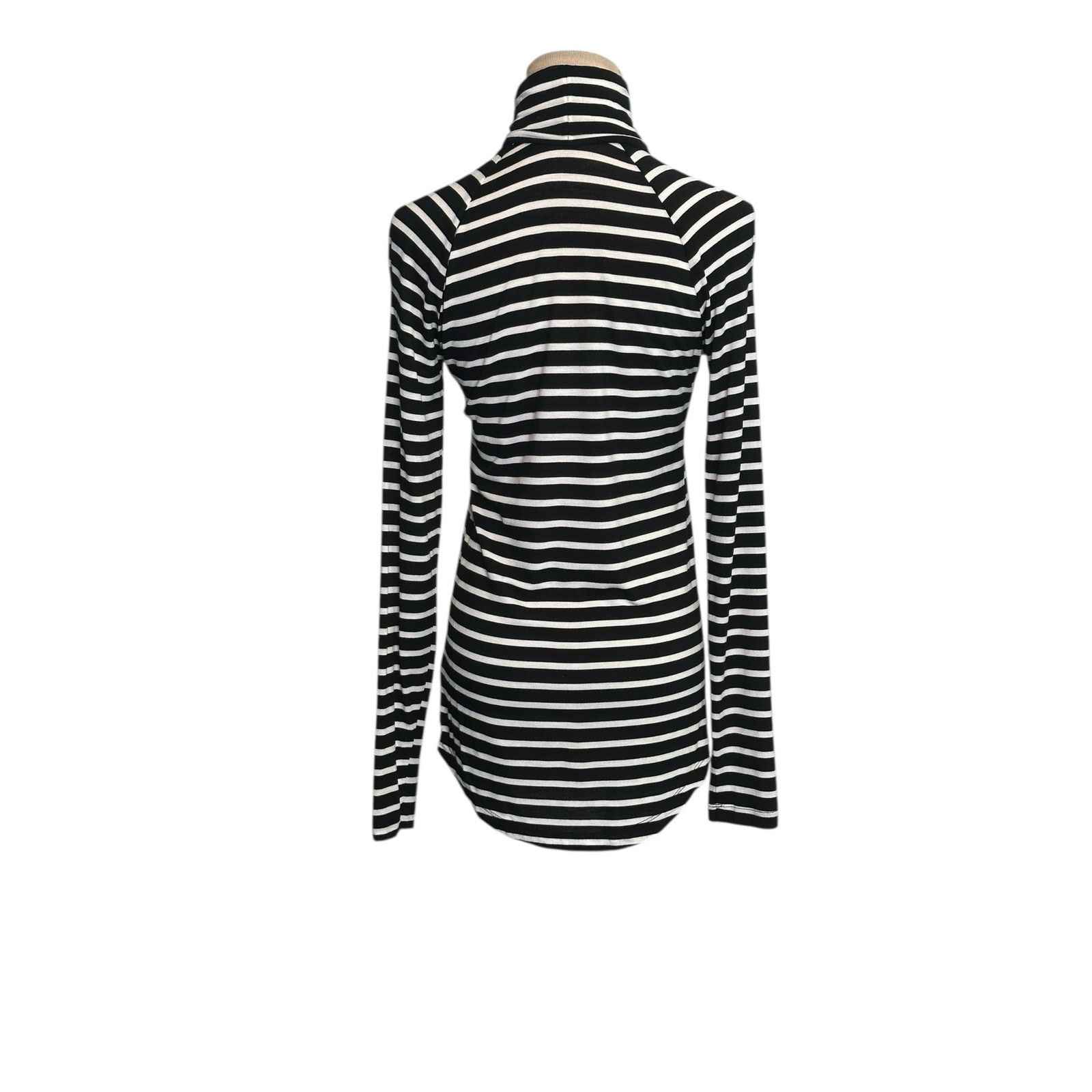Old Navy Old Navy stripe long sleeves turtle neck T-shirt size XS Size XS / US 0-2 / IT 36-38 - 6 Thumbnail