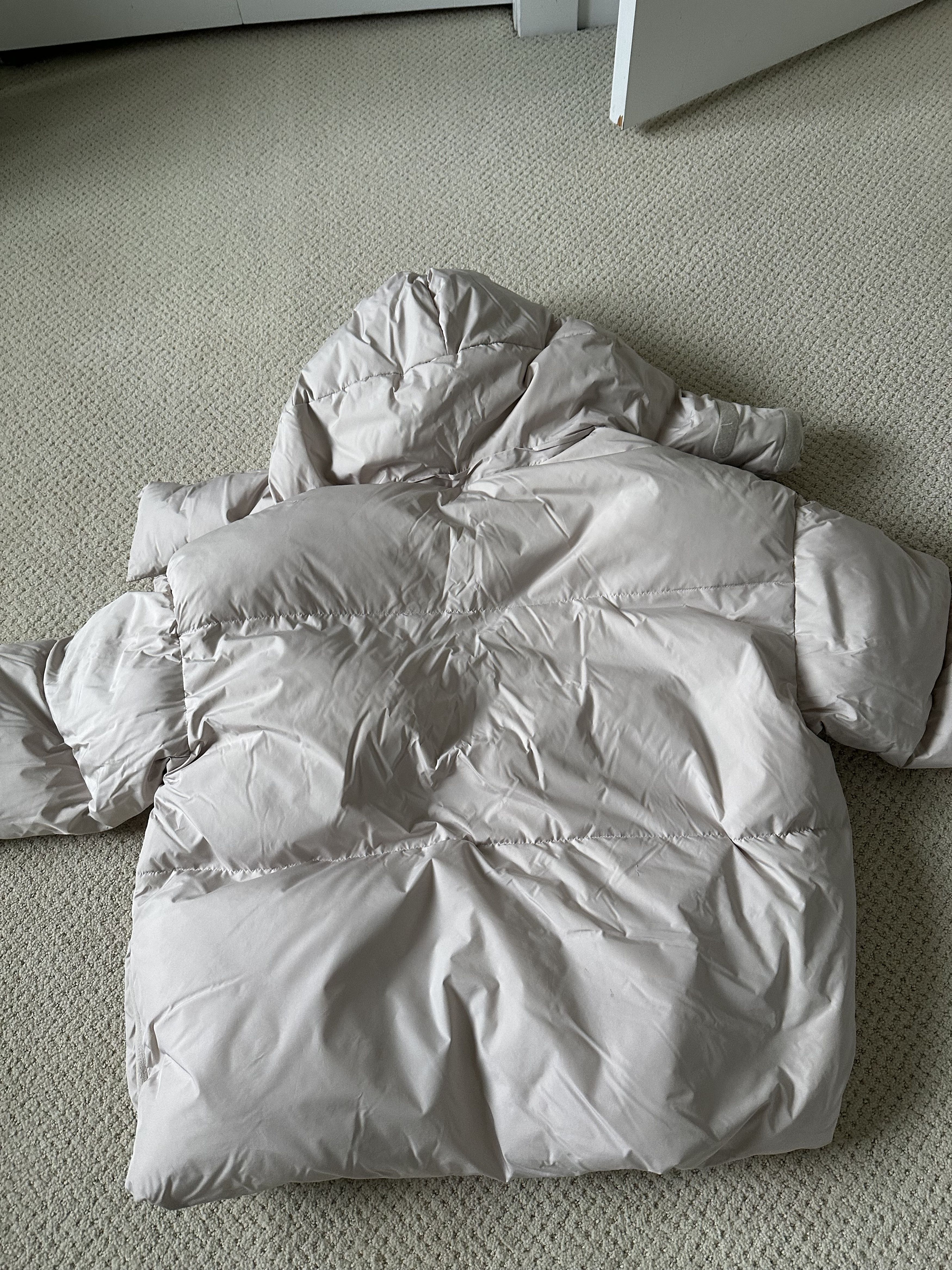 Seventh Seventh Stores - Space Coat Puffer Jacket in Moon Size US M / EU 48-50 / 2 - 5 Thumbnail