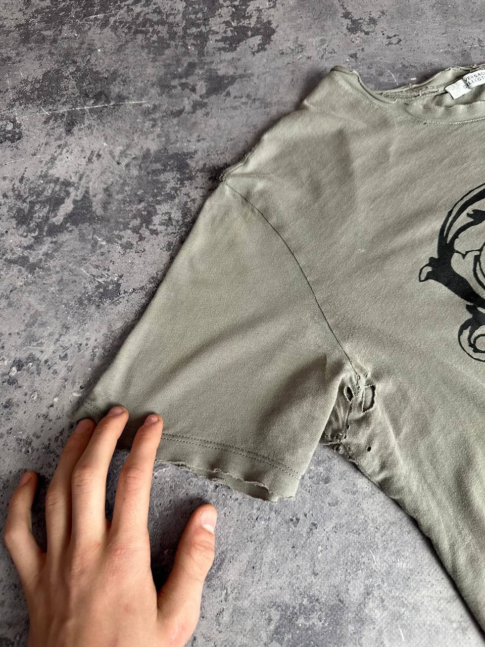Versace Versace Gray Logo T-Shirt Distressed Size US M / EU 48-50 / 2 - 12 Thumbnail