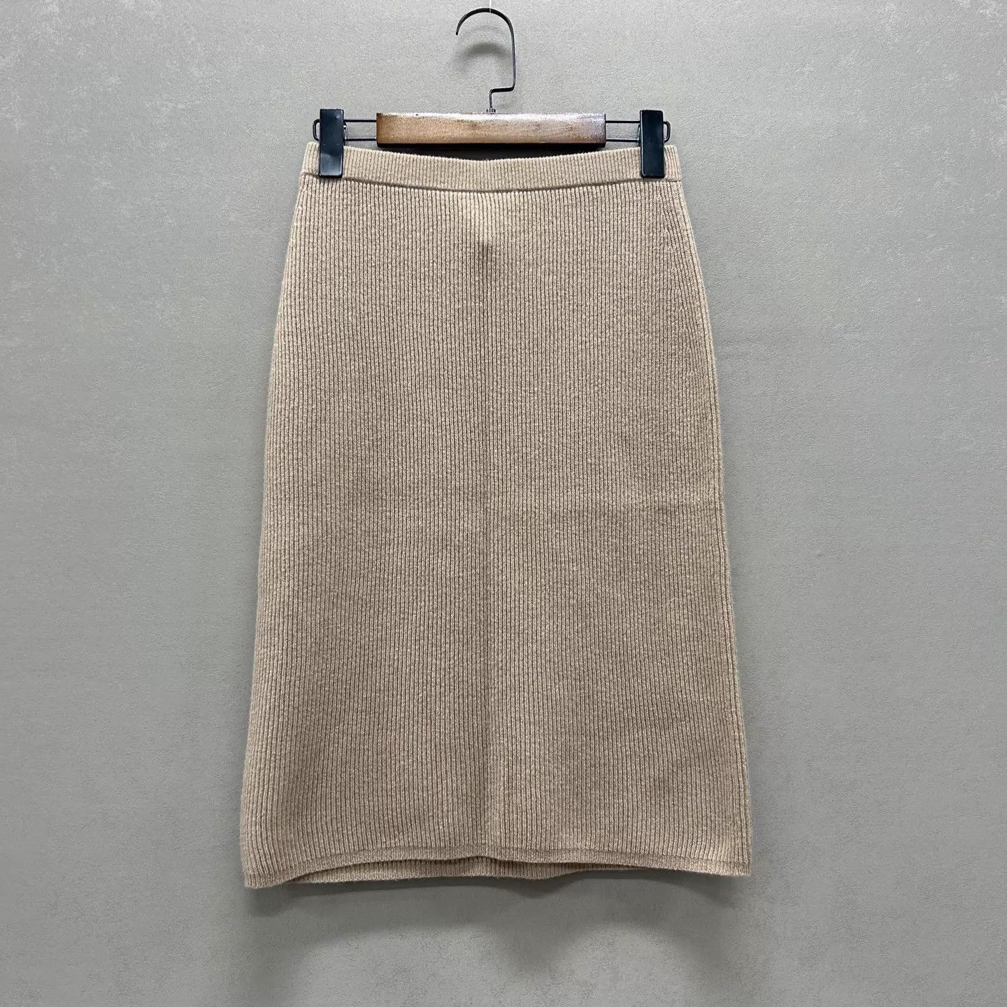 Max Mara MaxMara 99 New Wool Skirt Size S ys001971 Size 26" / US 2 / IT 38 - 2 Thumbnail