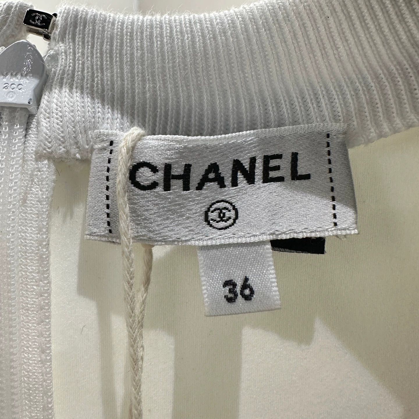 Chanel Chanel 24c Colorblock Subtle Logo S/S Tee EUR36 Size XS / US 0-2 / IT 36-38 - 3 Thumbnail