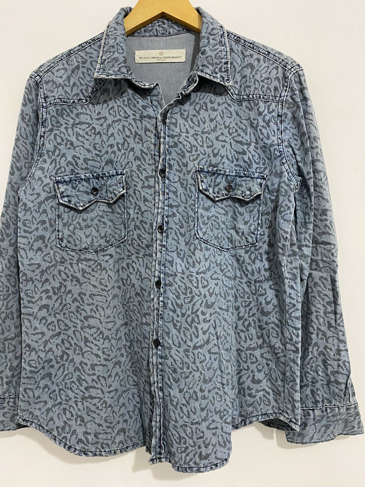 If Six Was Nine × Japanese Brand × Le Grande Bleu (L.G.B.) 💸BINDINGOFFER💸Recycle Denim Revolution Blue Tiger Shirt Size US L / EU 52-54 / 3 - 4 Thumbnail