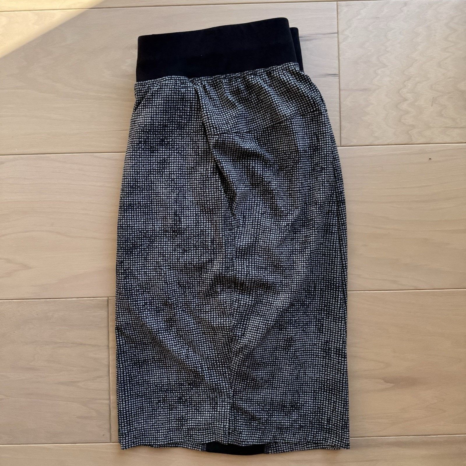 Lululemon Lululemon THE Shorts Medium Multicolor Lined Workout Size US 29 - 2 Thumbnail